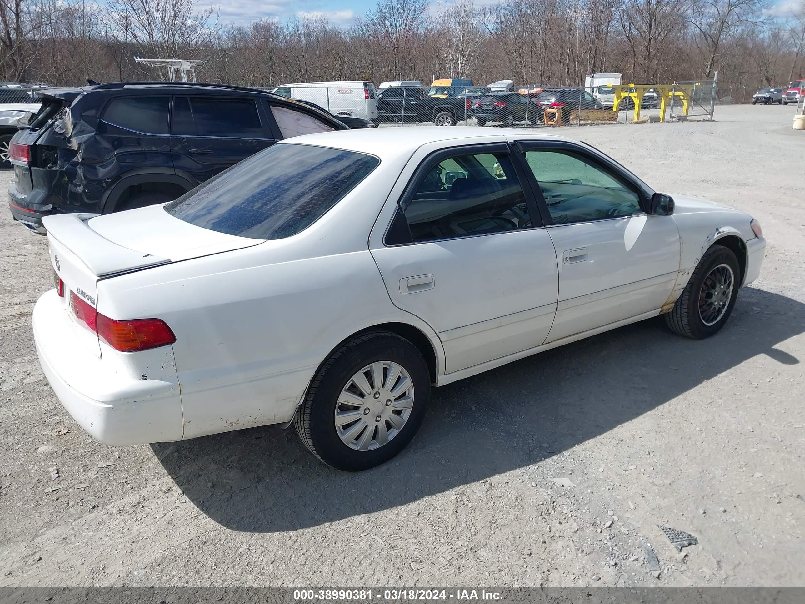 Photo 3 VIN: JT2BG22K4Y0519958 - TOYOTA CAMRY 