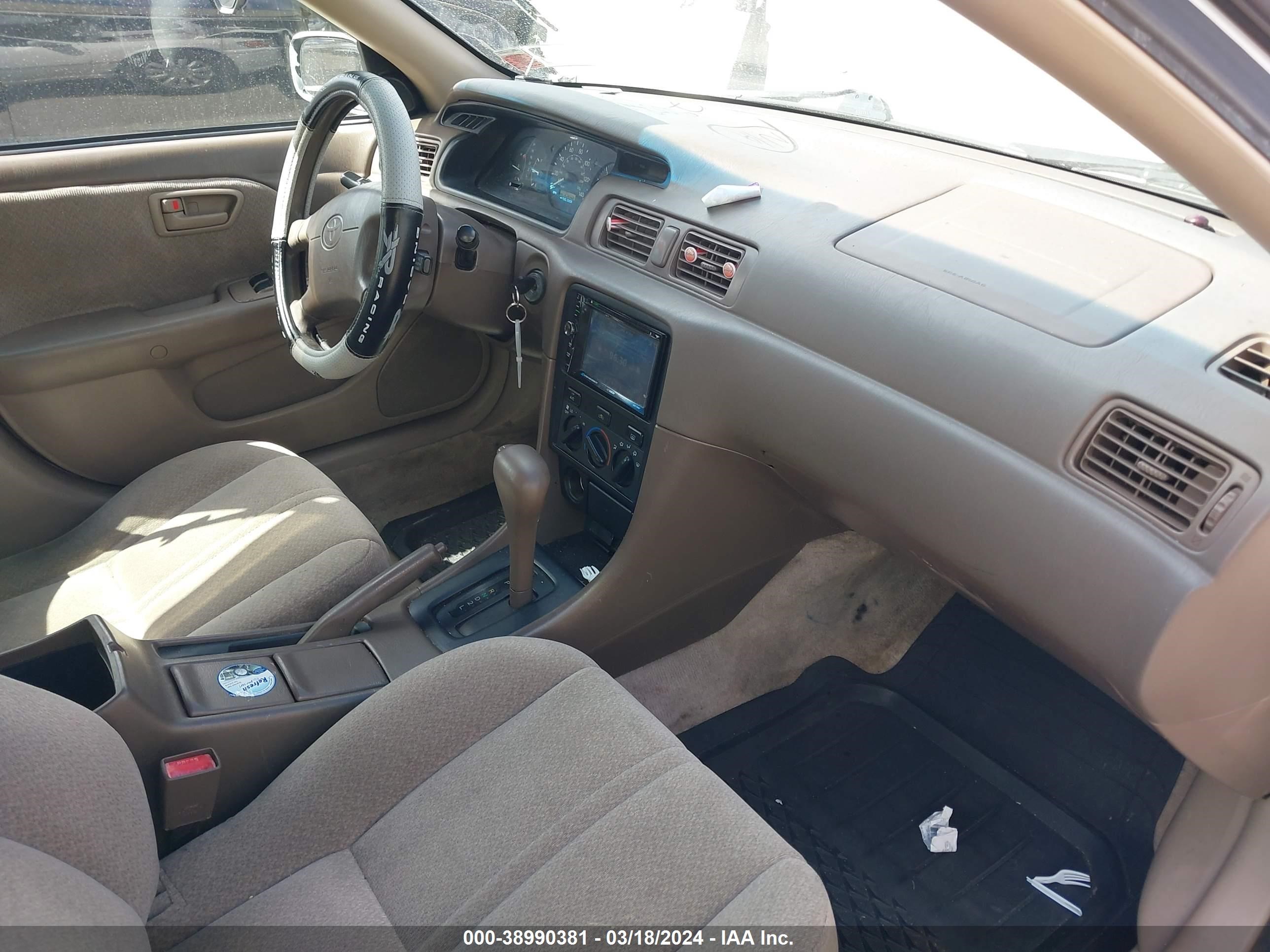 Photo 4 VIN: JT2BG22K4Y0519958 - TOYOTA CAMRY 