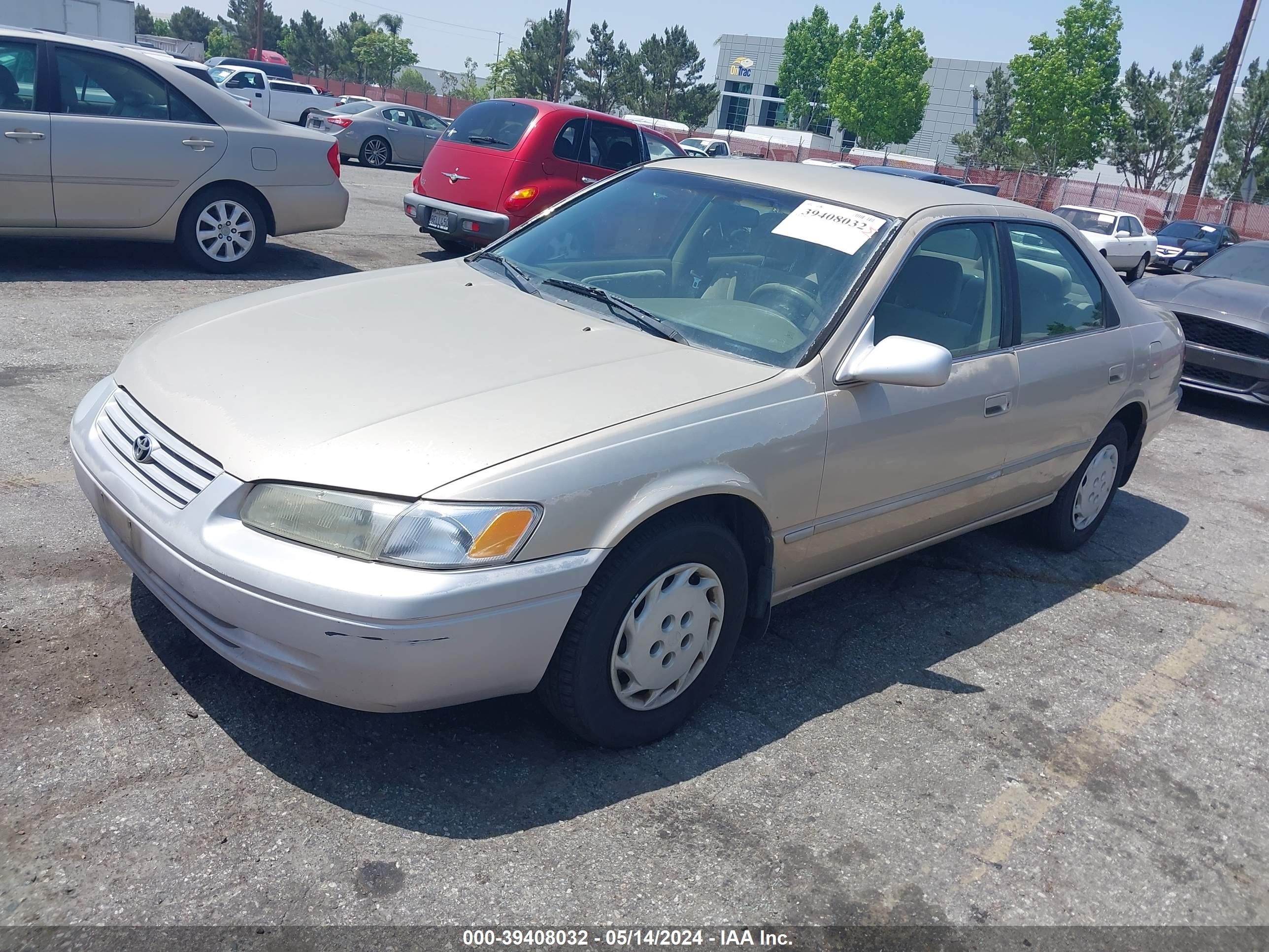 Photo 1 VIN: JT2BG22K6V0018999 - TOYOTA CAMRY 