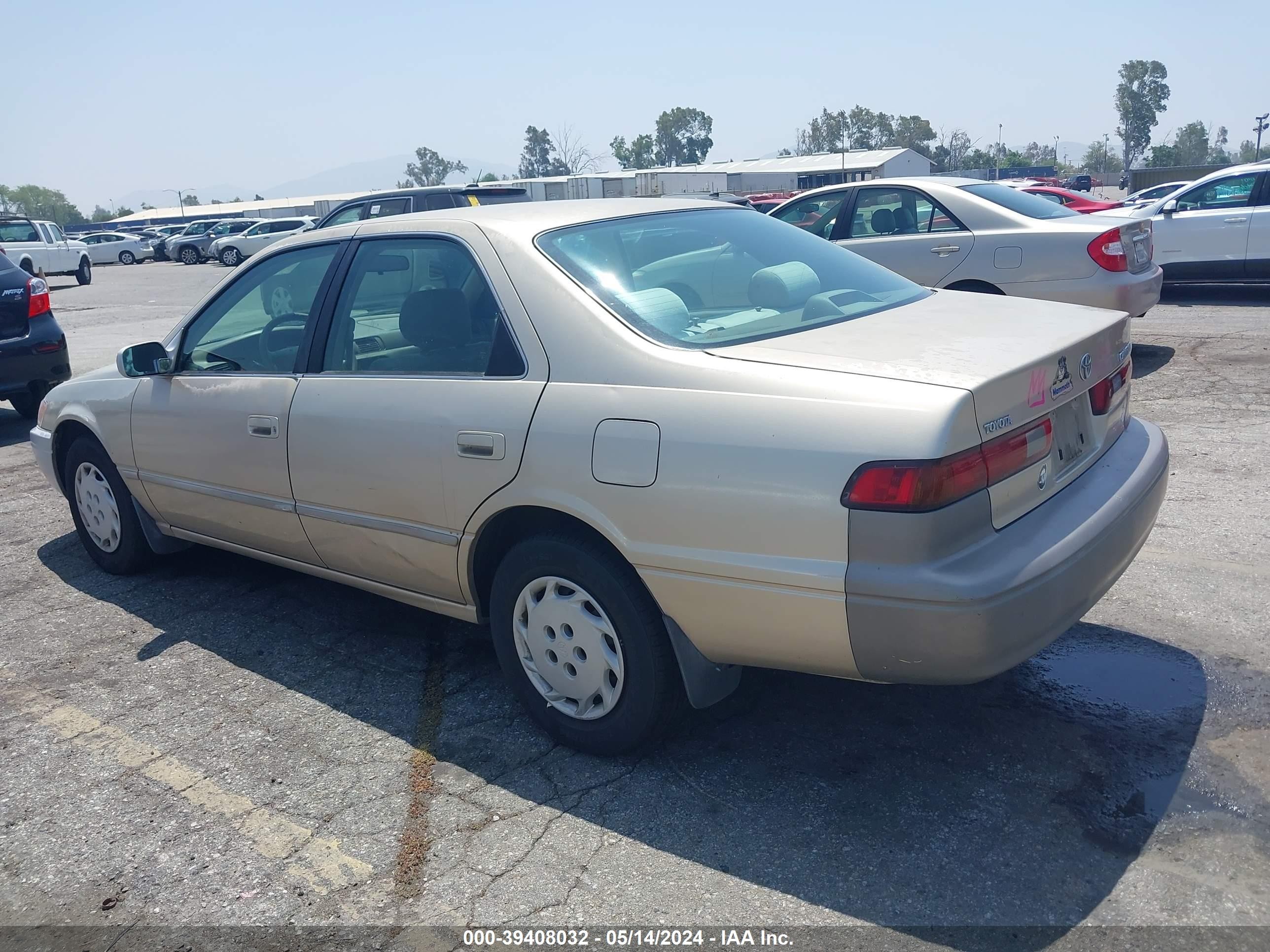 Photo 2 VIN: JT2BG22K6V0018999 - TOYOTA CAMRY 