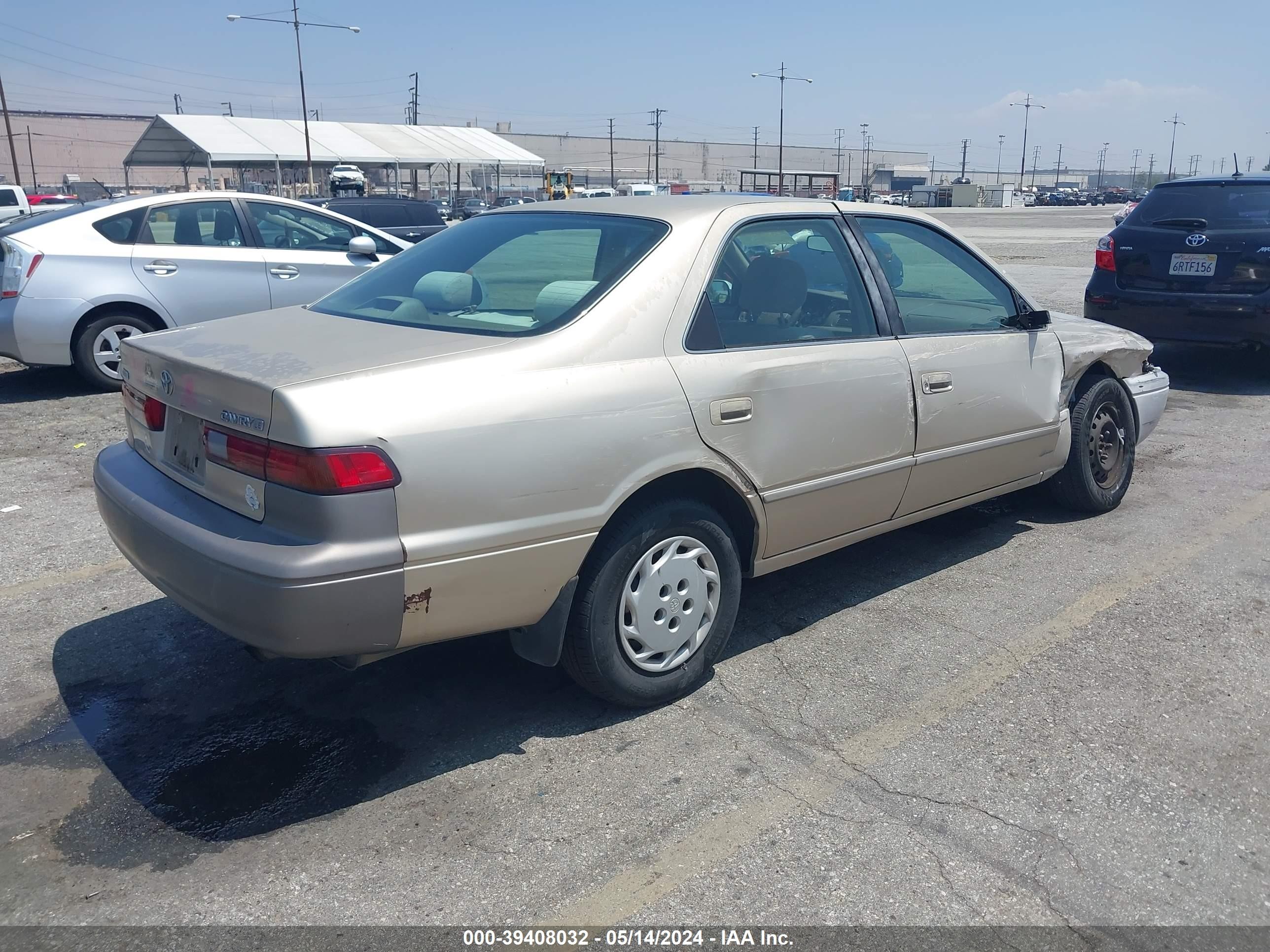 Photo 3 VIN: JT2BG22K6V0018999 - TOYOTA CAMRY 