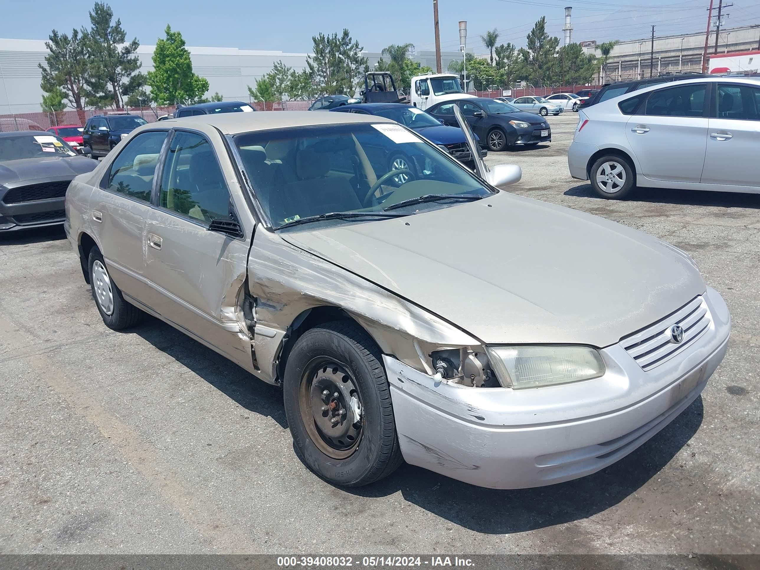 Photo 5 VIN: JT2BG22K6V0018999 - TOYOTA CAMRY 