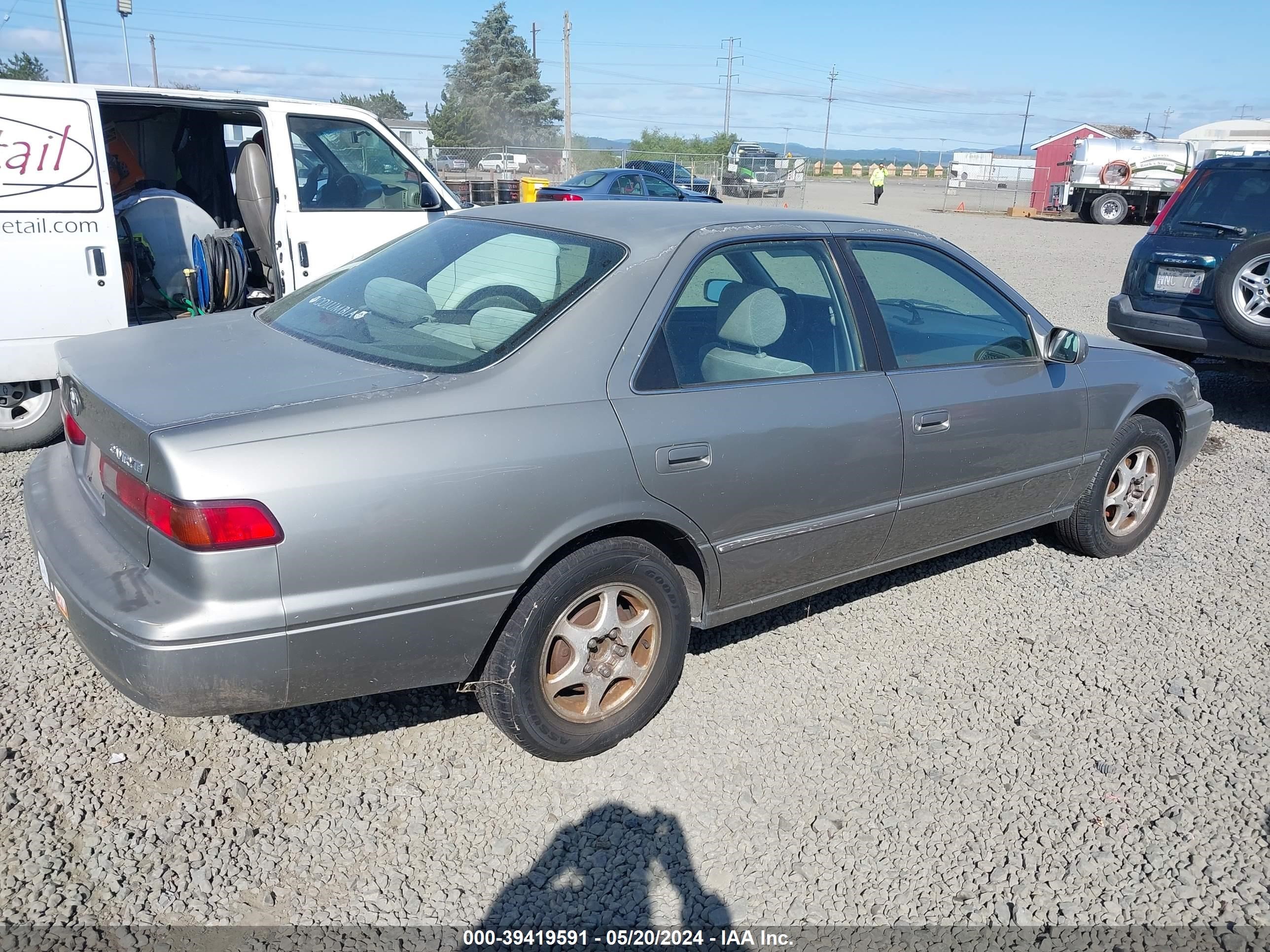 Photo 3 VIN: JT2BG22K6V0093279 - TOYOTA CAMRY 