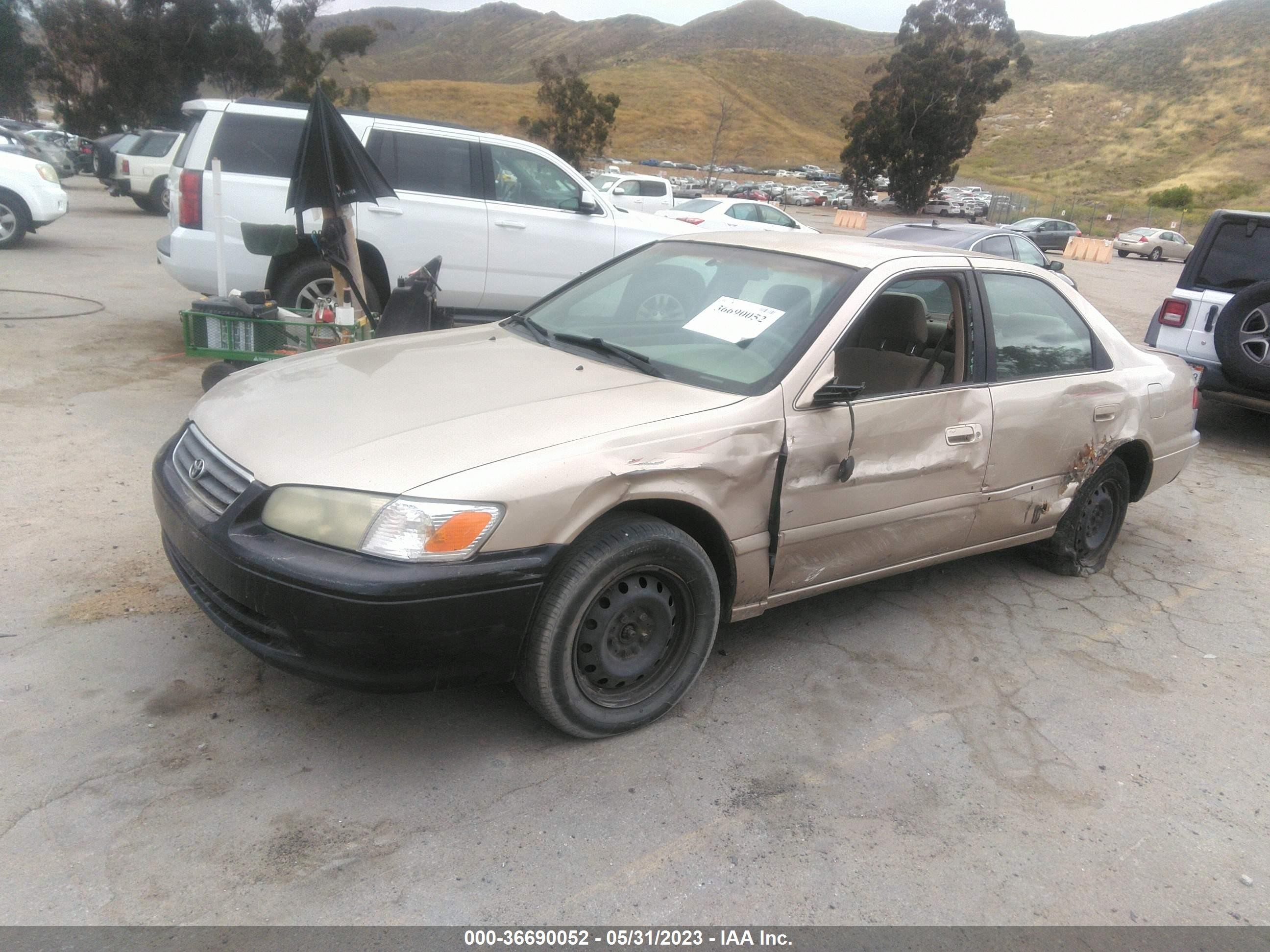 Photo 1 VIN: JT2BG22K710542561 - TOYOTA CAMRY 