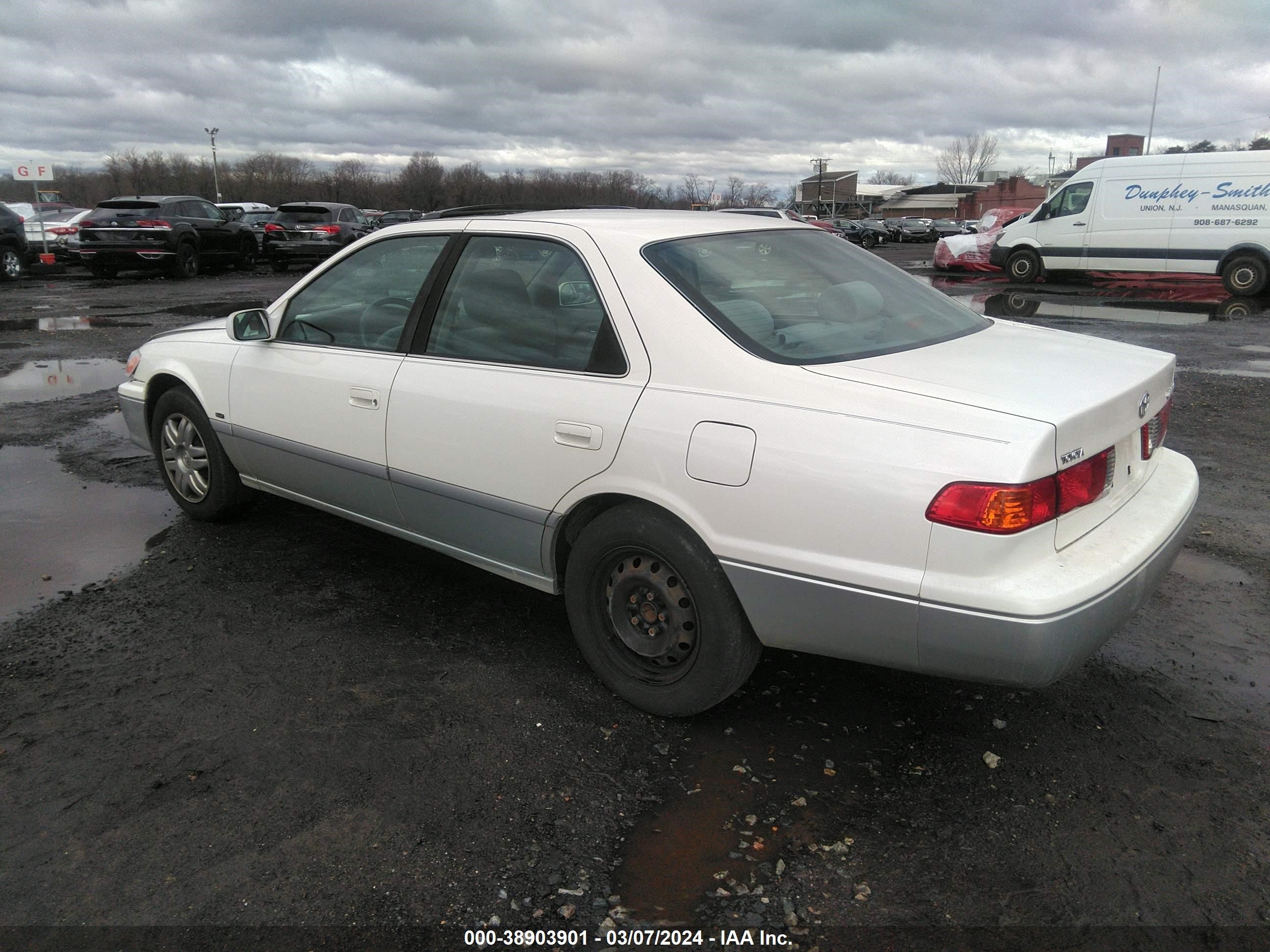 Photo 2 VIN: JT2BG22K810580901 - TOYOTA CAMRY 