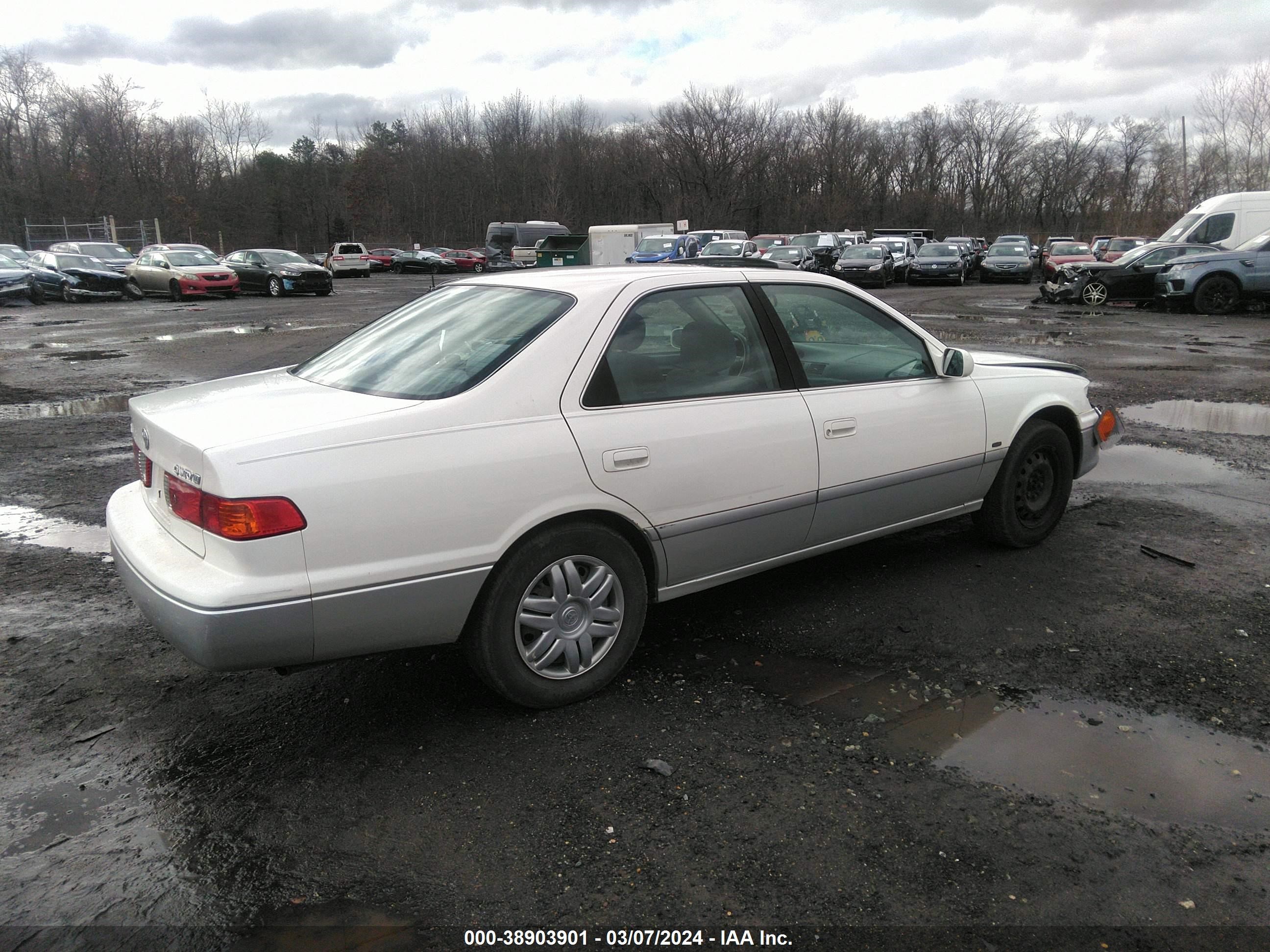 Photo 3 VIN: JT2BG22K810580901 - TOYOTA CAMRY 