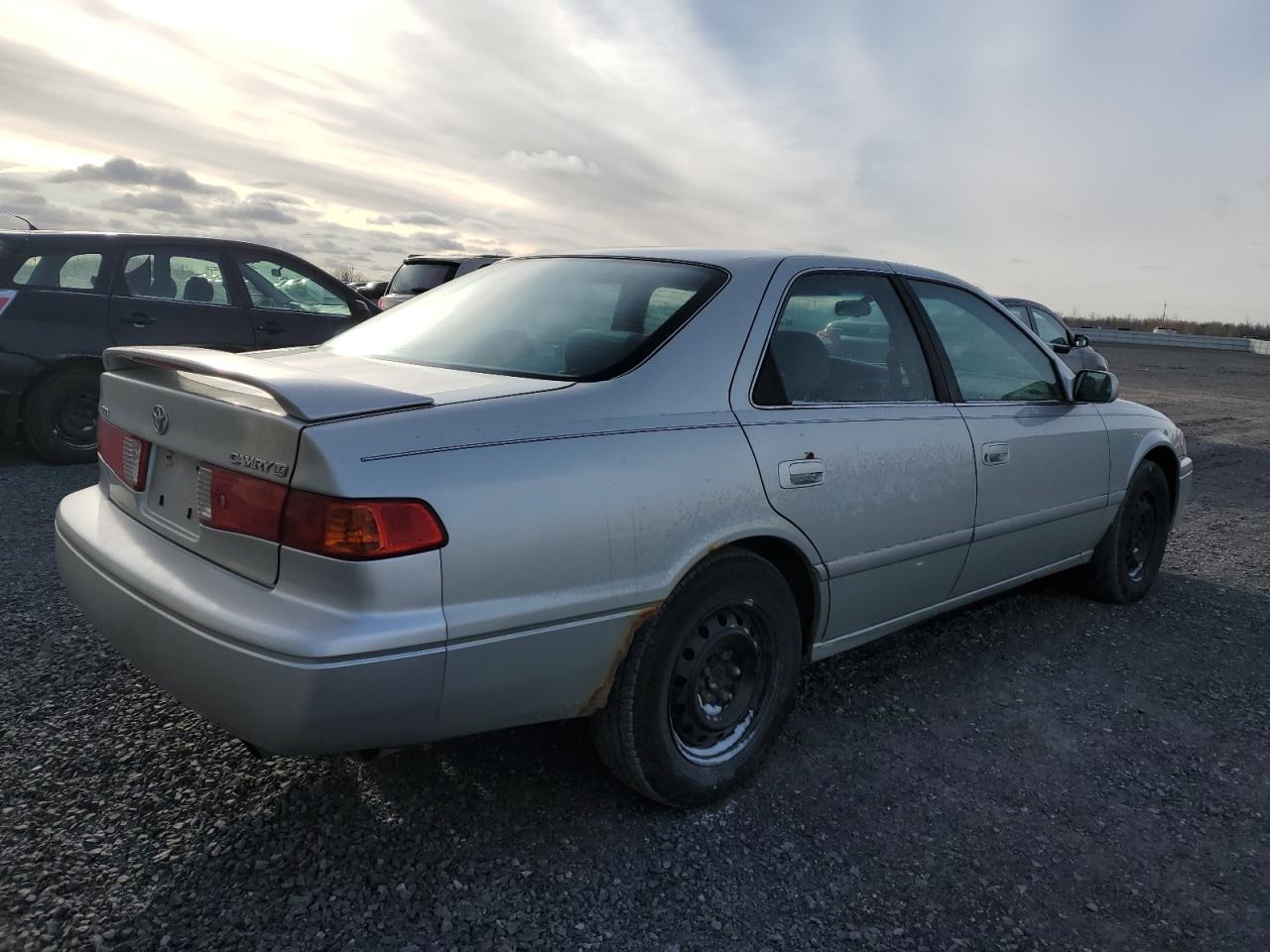 Photo 2 VIN: JT2BG22K810582518 - TOYOTA CAMRY 