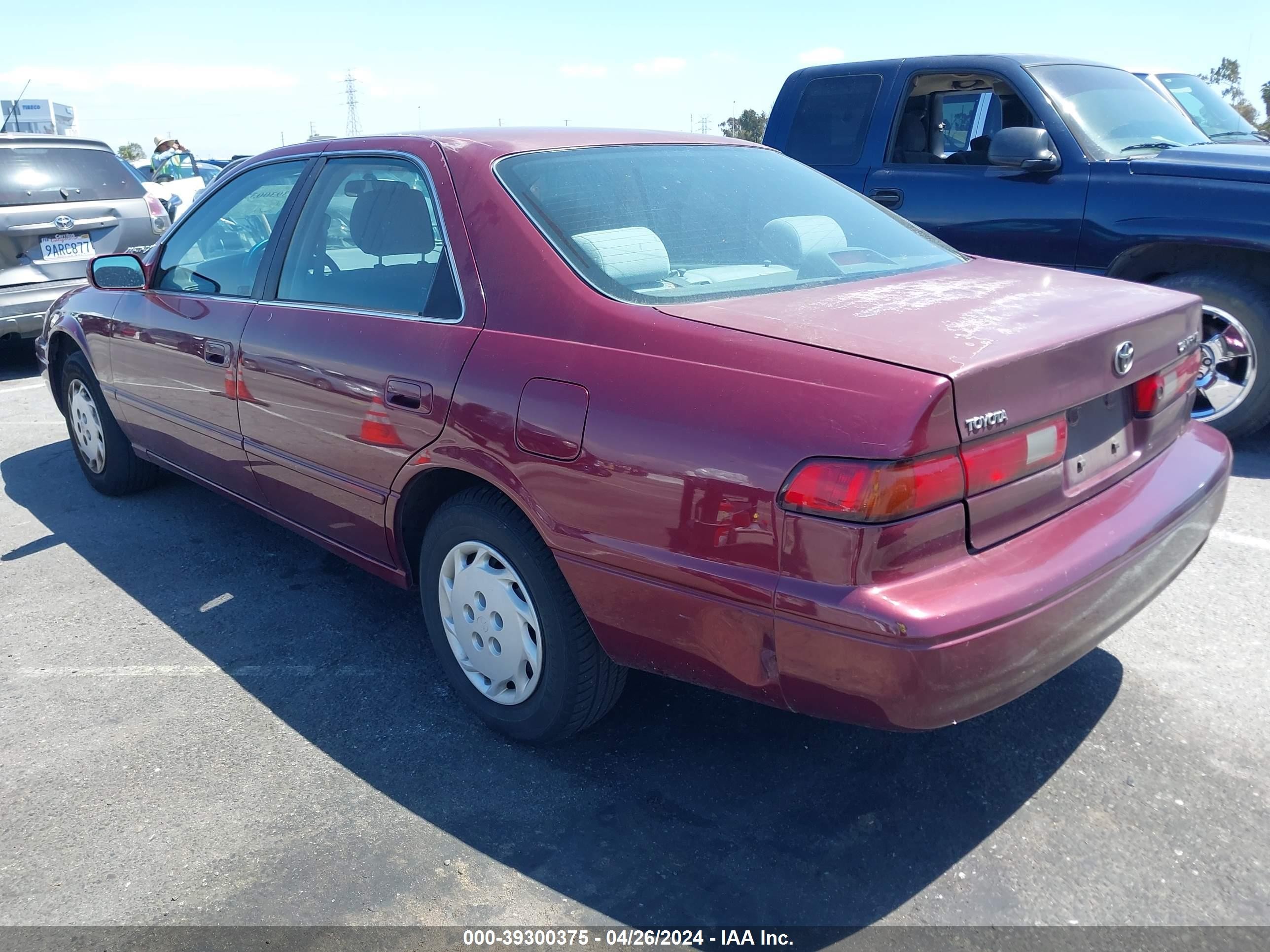 Photo 2 VIN: JT2BG22K8W0170770 - TOYOTA CAMRY 