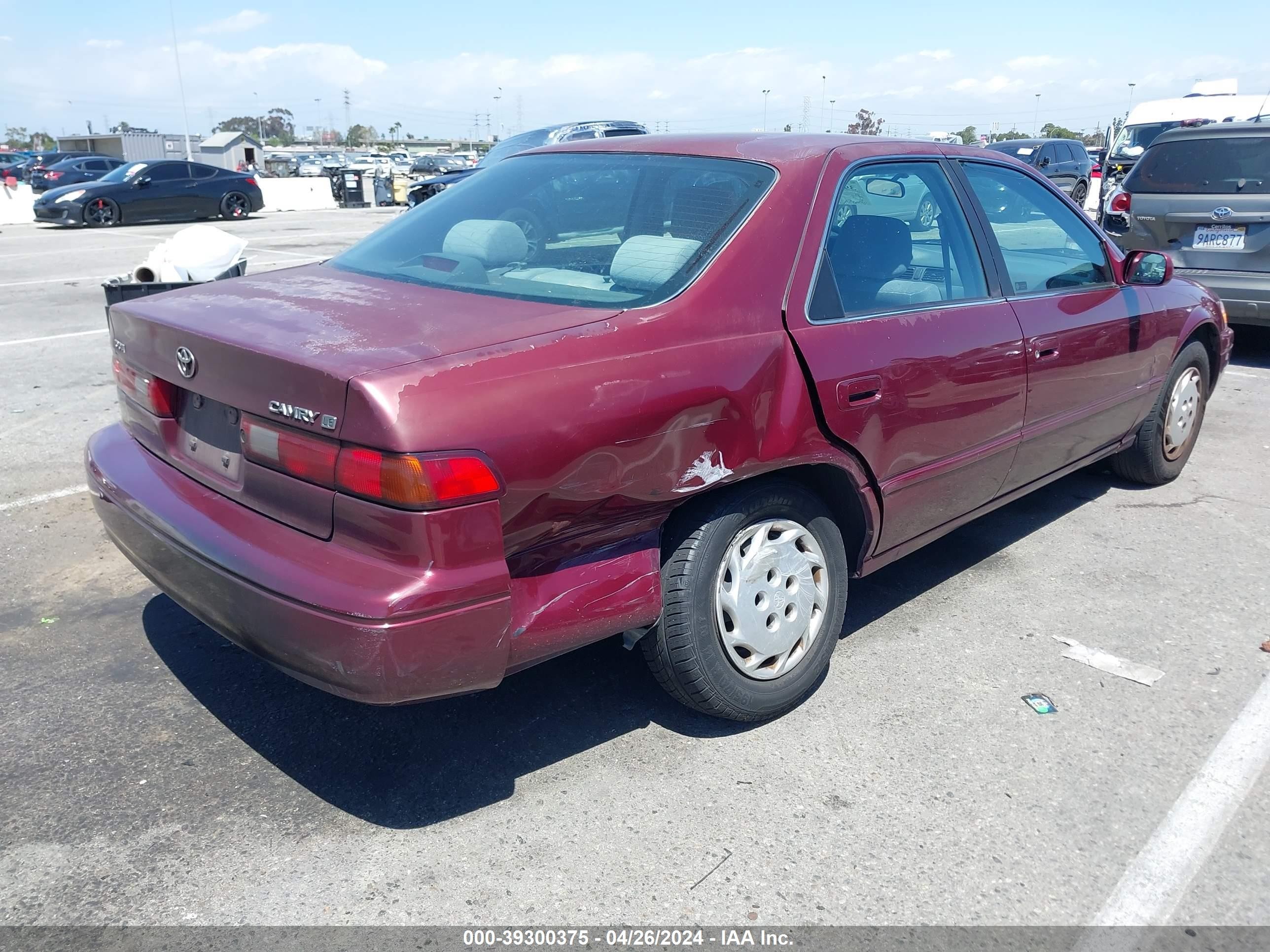 Photo 3 VIN: JT2BG22K8W0170770 - TOYOTA CAMRY 