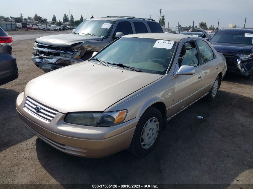 Photo 1 VIN: JT2BG22K8W0220888 - TOYOTA CAMRY 