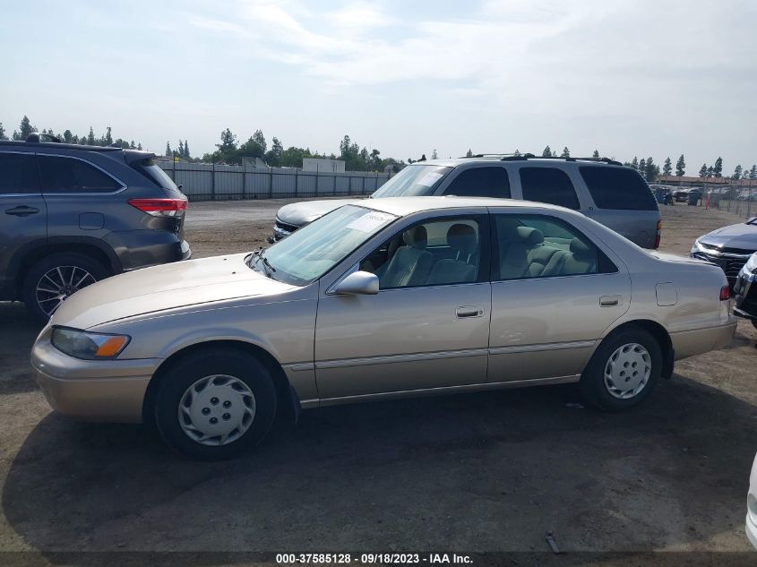 Photo 13 VIN: JT2BG22K8W0220888 - TOYOTA CAMRY 