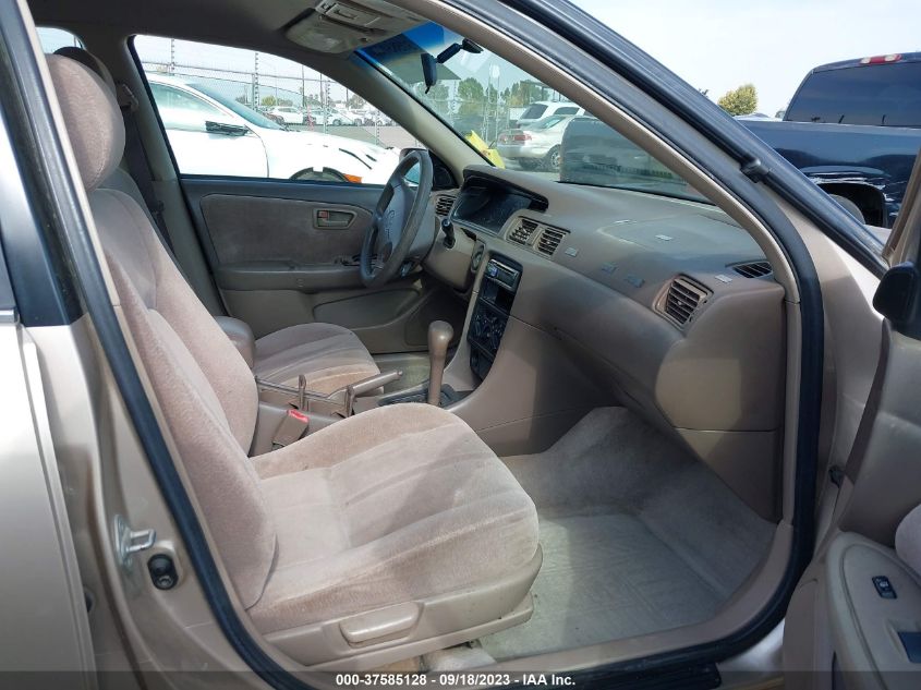 Photo 4 VIN: JT2BG22K8W0220888 - TOYOTA CAMRY 