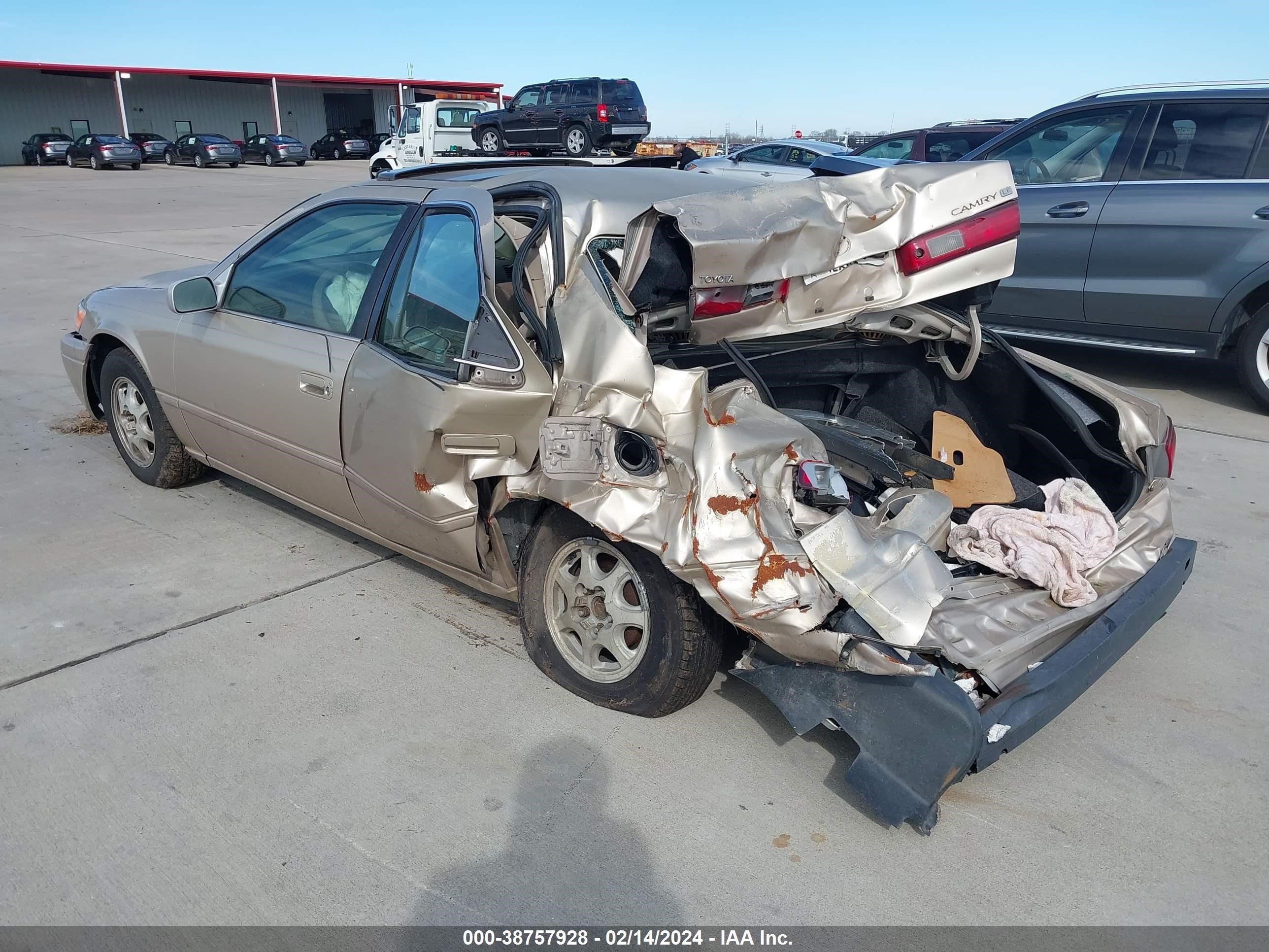 Photo 2 VIN: JT2BG22K8W0251512 - TOYOTA CAMRY 