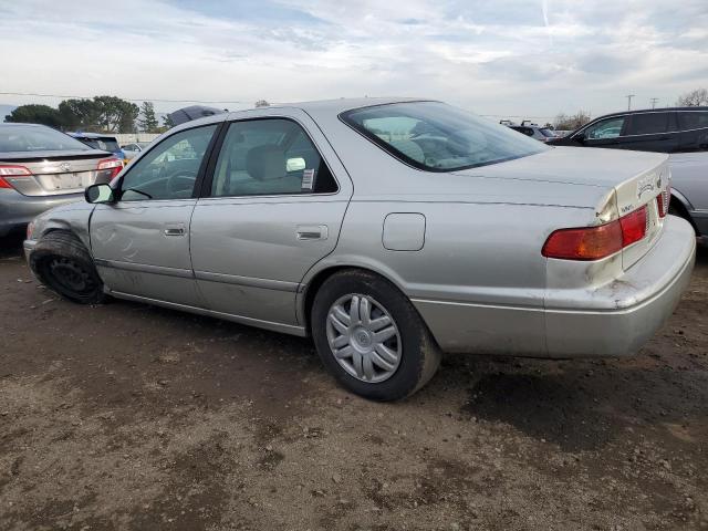 Photo 1 VIN: JT2BG22K8Y0427588 - TOYOTA CAMRY CE 