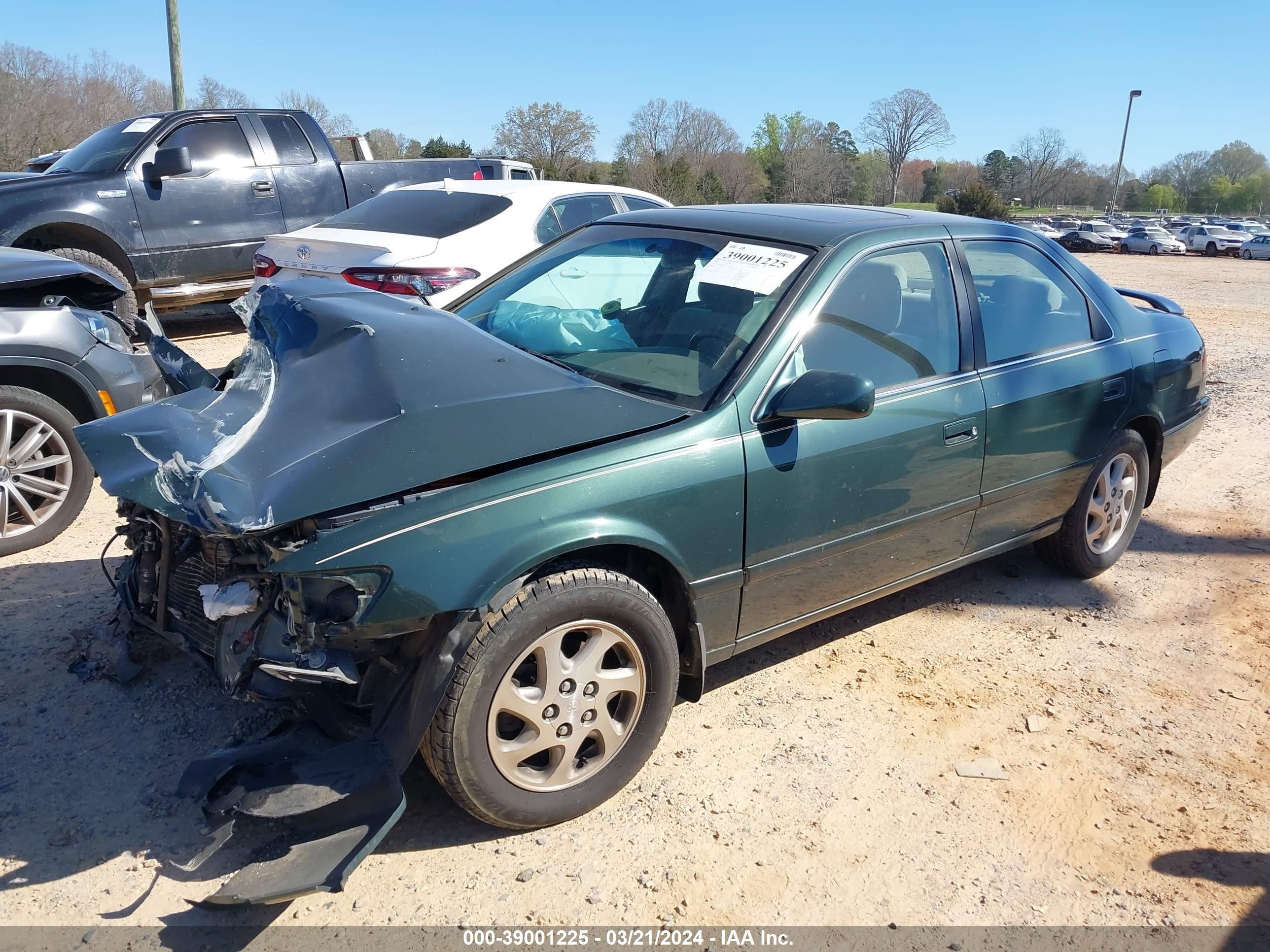 Photo 1 VIN: JT2BG22K8Y0475639 - TOYOTA CAMRY 