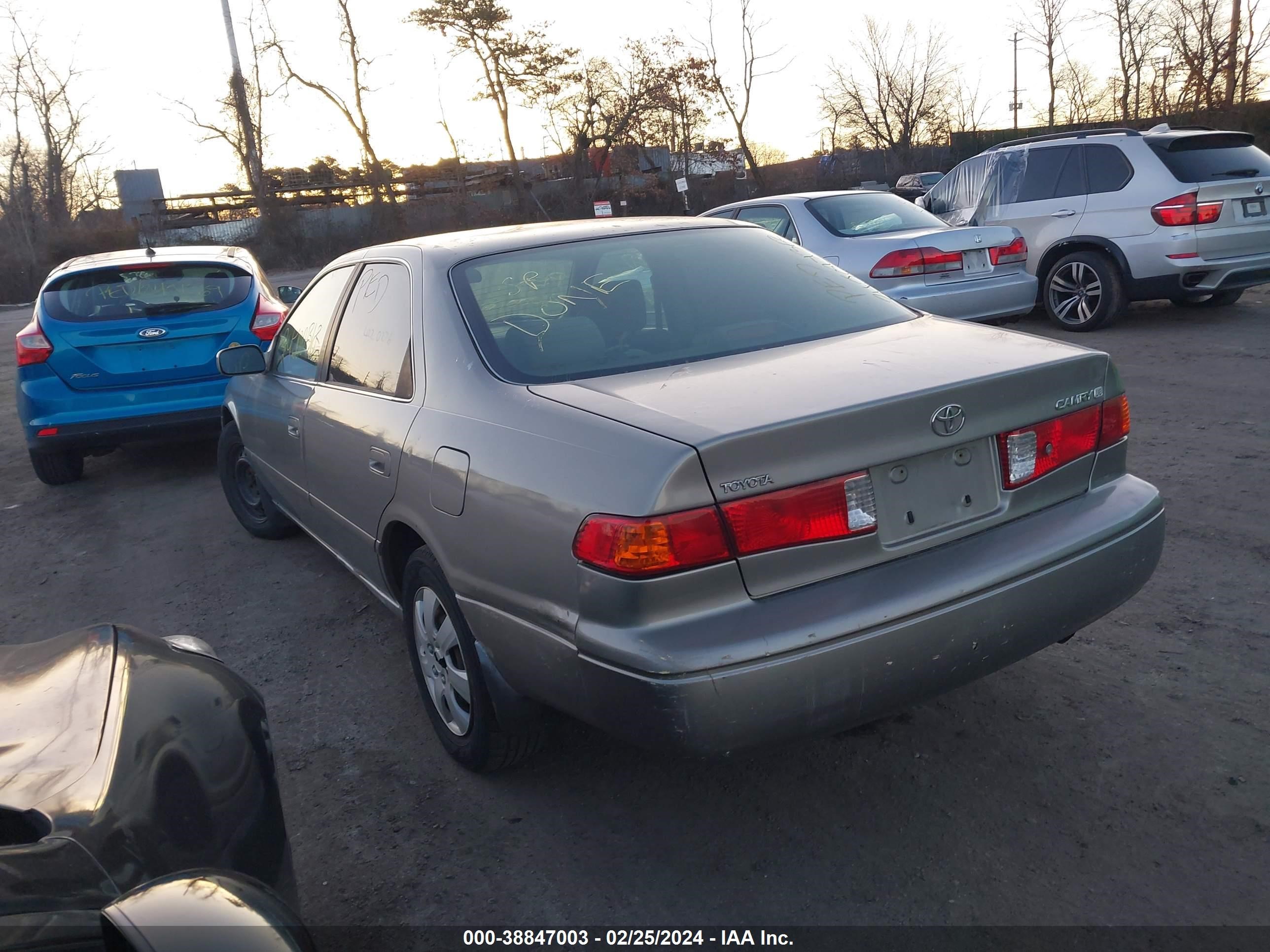 Photo 2 VIN: JT2BG22K8Y0486768 - TOYOTA CAMRY 