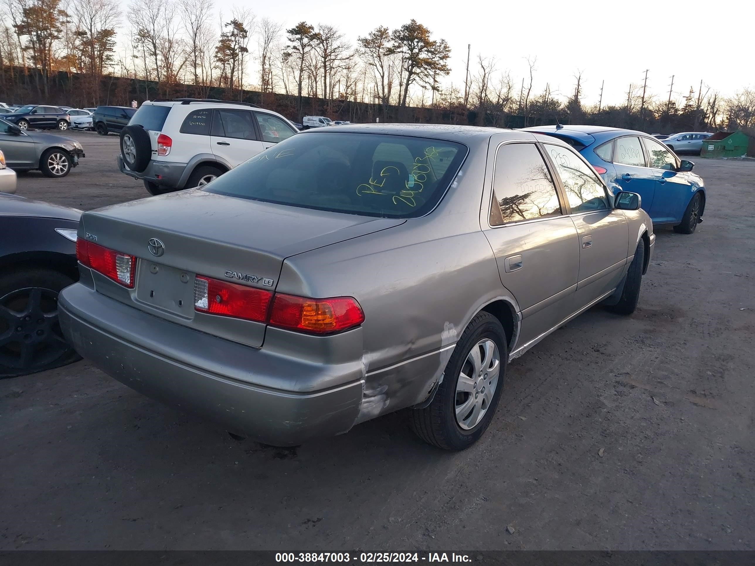 Photo 3 VIN: JT2BG22K8Y0486768 - TOYOTA CAMRY 