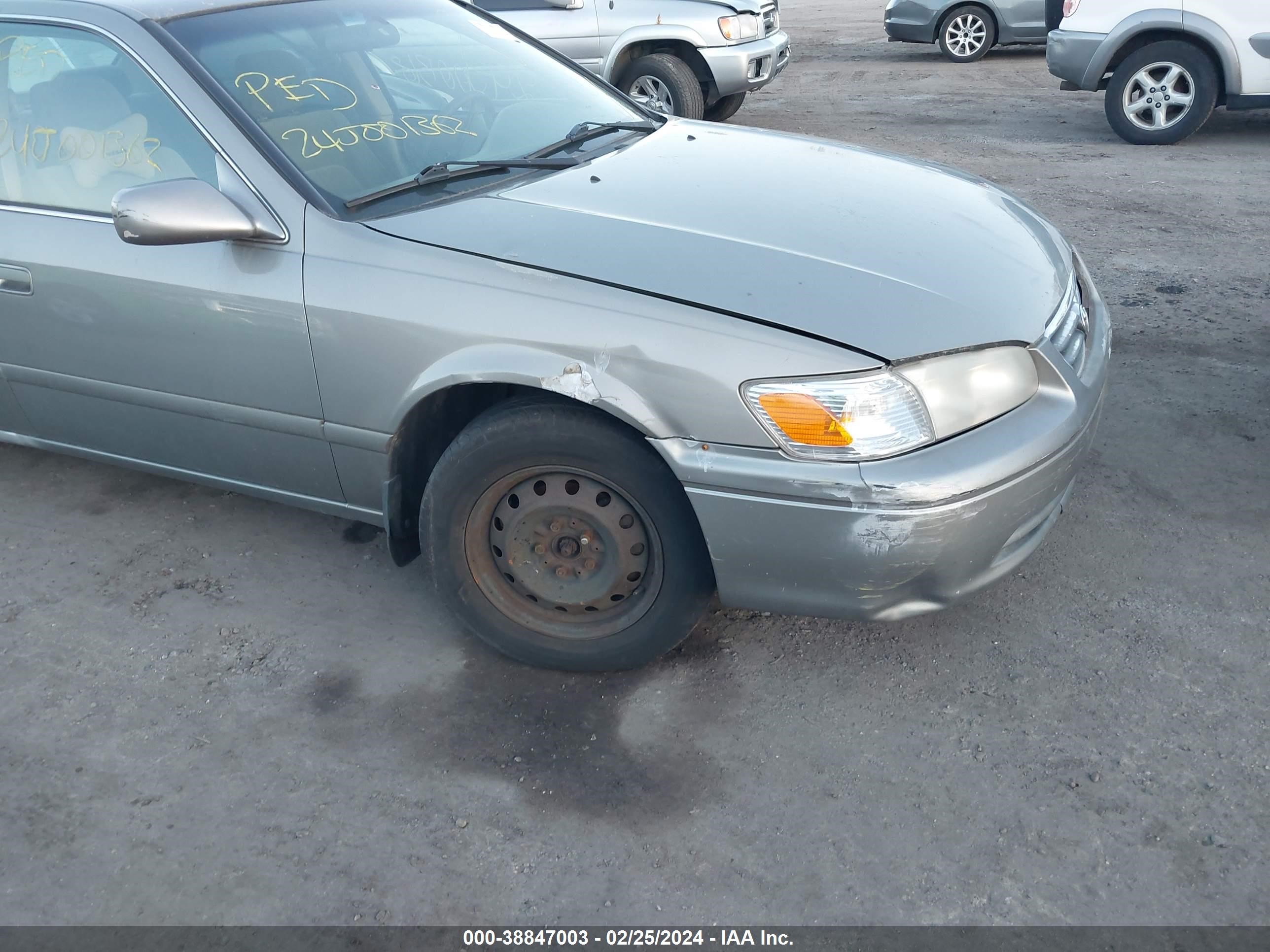 Photo 5 VIN: JT2BG22K8Y0486768 - TOYOTA CAMRY 