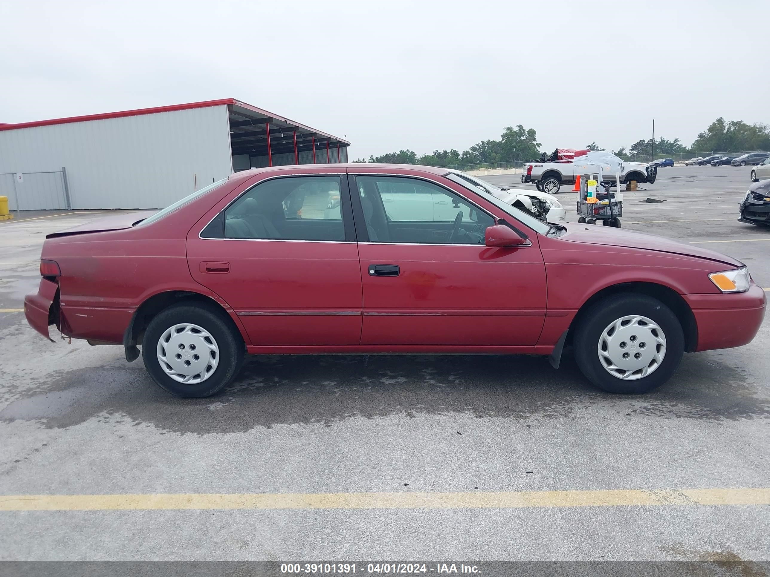 Photo 13 VIN: JT2BG22K9V0020004 - TOYOTA CAMRY 