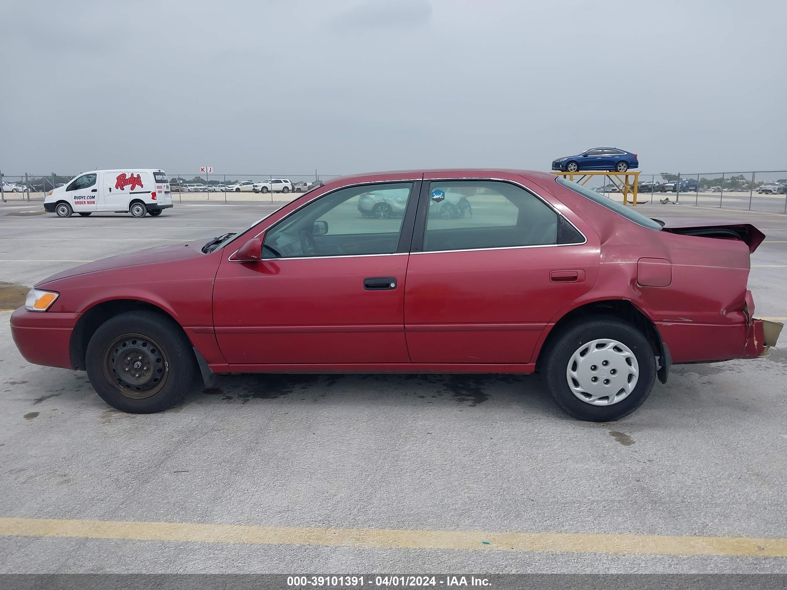 Photo 14 VIN: JT2BG22K9V0020004 - TOYOTA CAMRY 