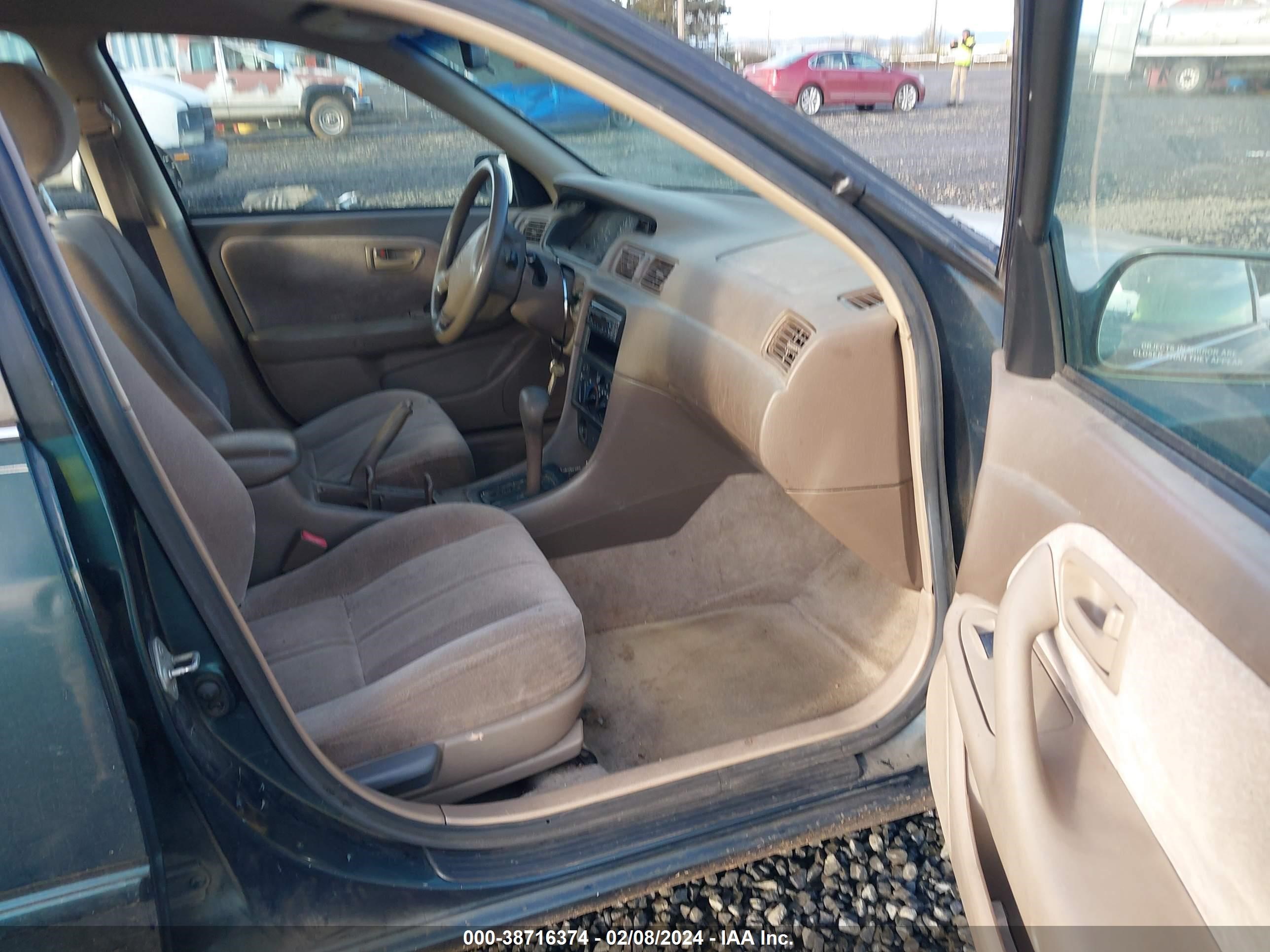 Photo 4 VIN: JT2BG22K9V0058140 - TOYOTA CAMRY 