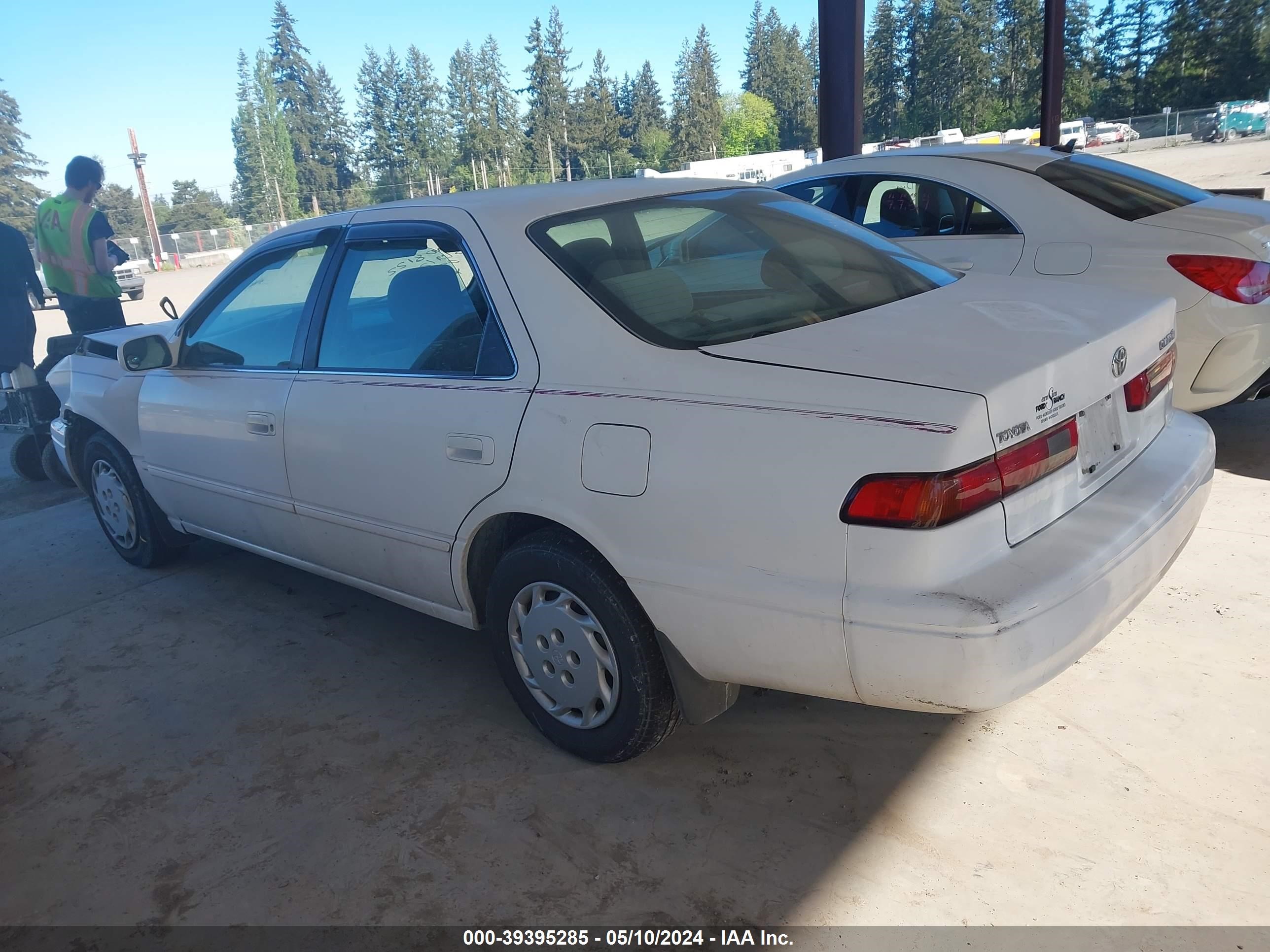 Photo 2 VIN: JT2BG22K9W0179347 - TOYOTA CAMRY 