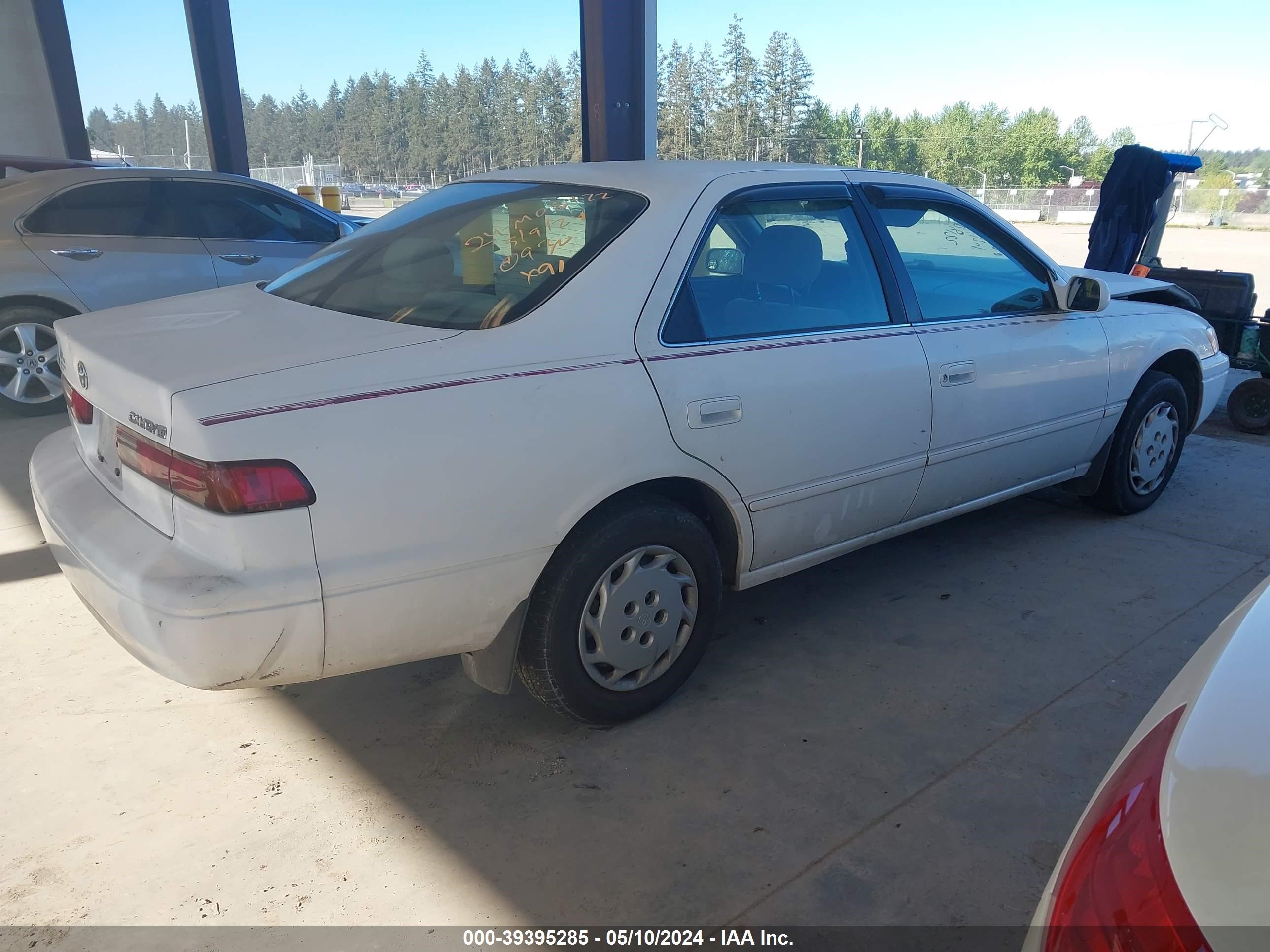 Photo 3 VIN: JT2BG22K9W0179347 - TOYOTA CAMRY 