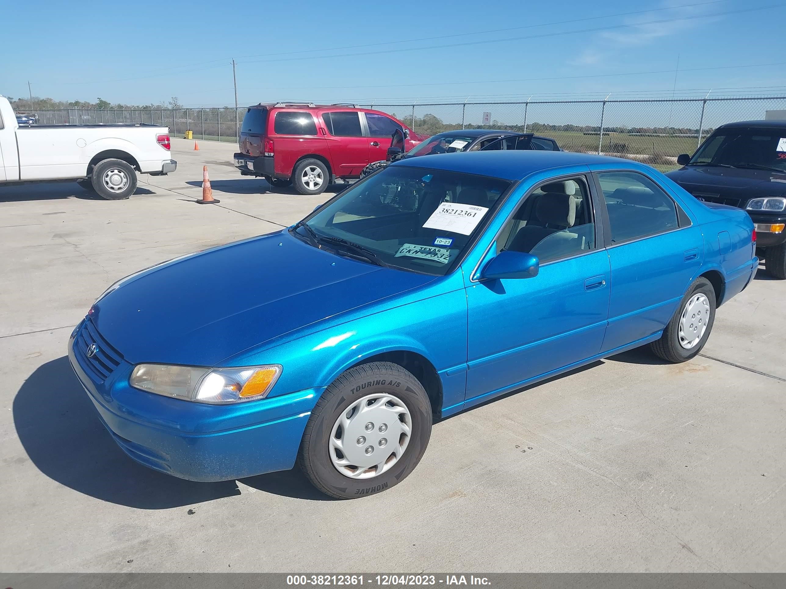 Photo 1 VIN: JT2BG22K9W0229633 - TOYOTA CAMRY 