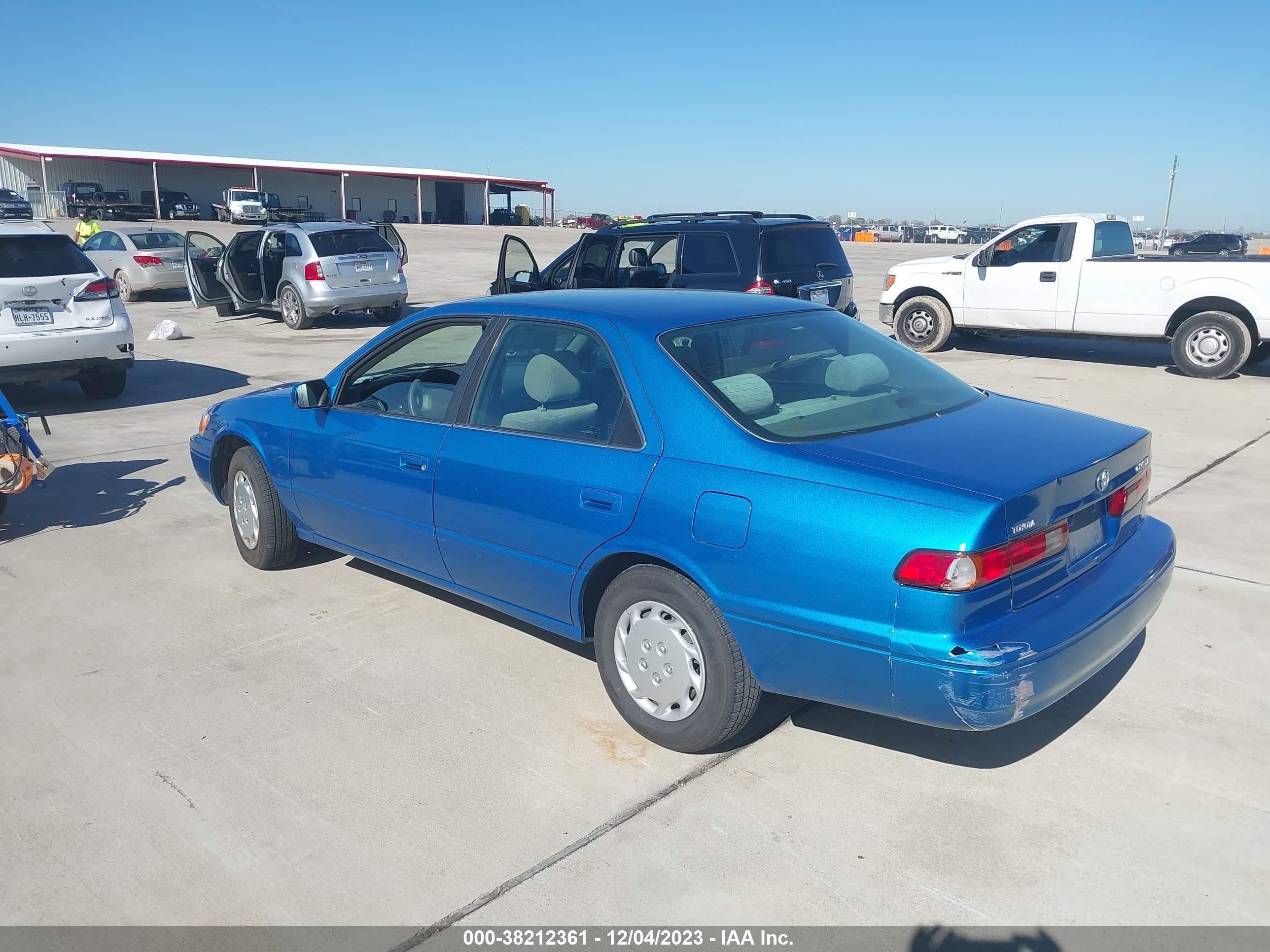 Photo 2 VIN: JT2BG22K9W0229633 - TOYOTA CAMRY 