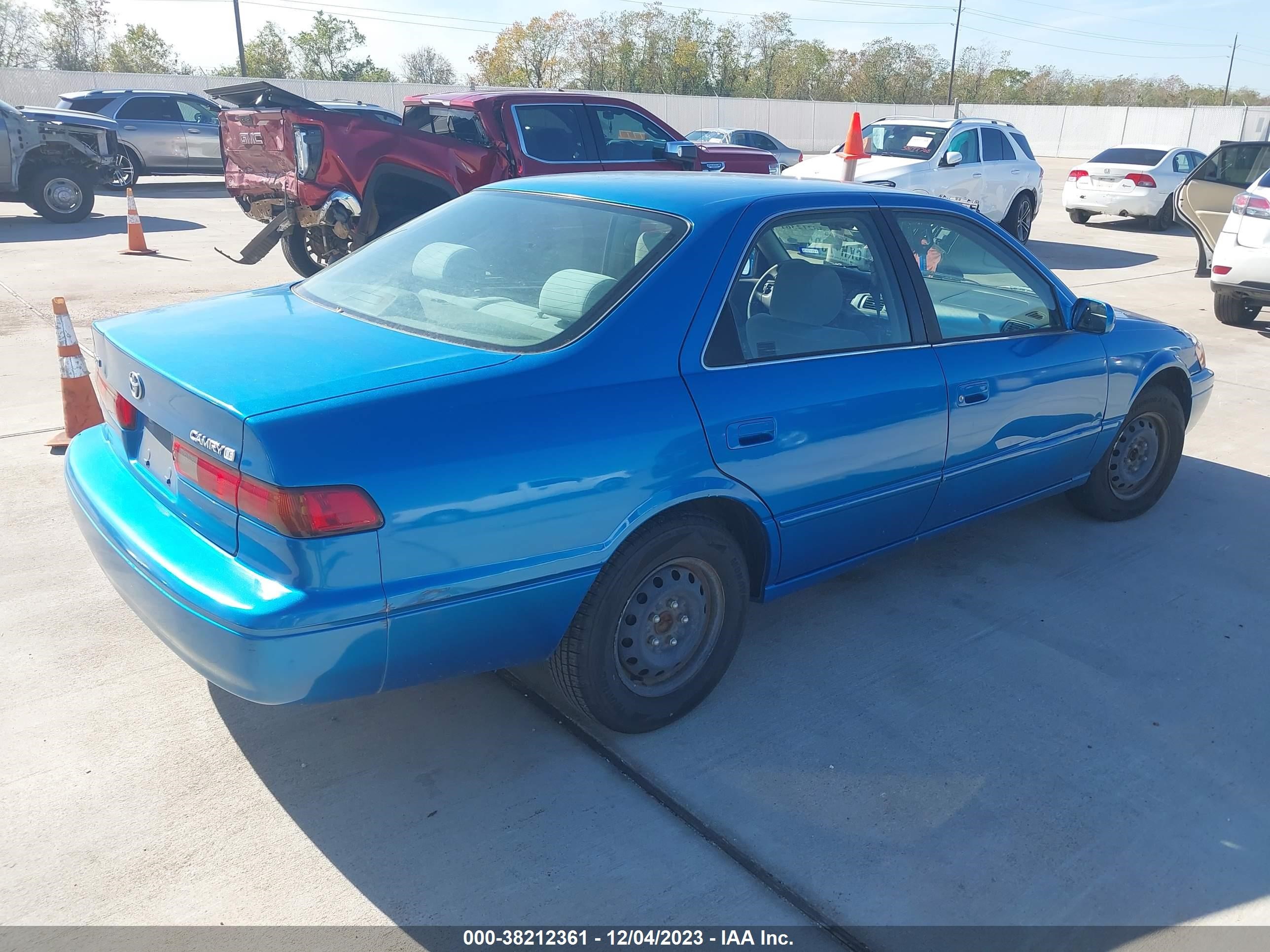 Photo 3 VIN: JT2BG22K9W0229633 - TOYOTA CAMRY 