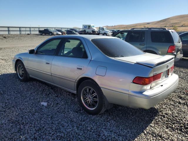 Photo 1 VIN: JT2BG22K9Y0470286 - TOYOTA CAMRY 