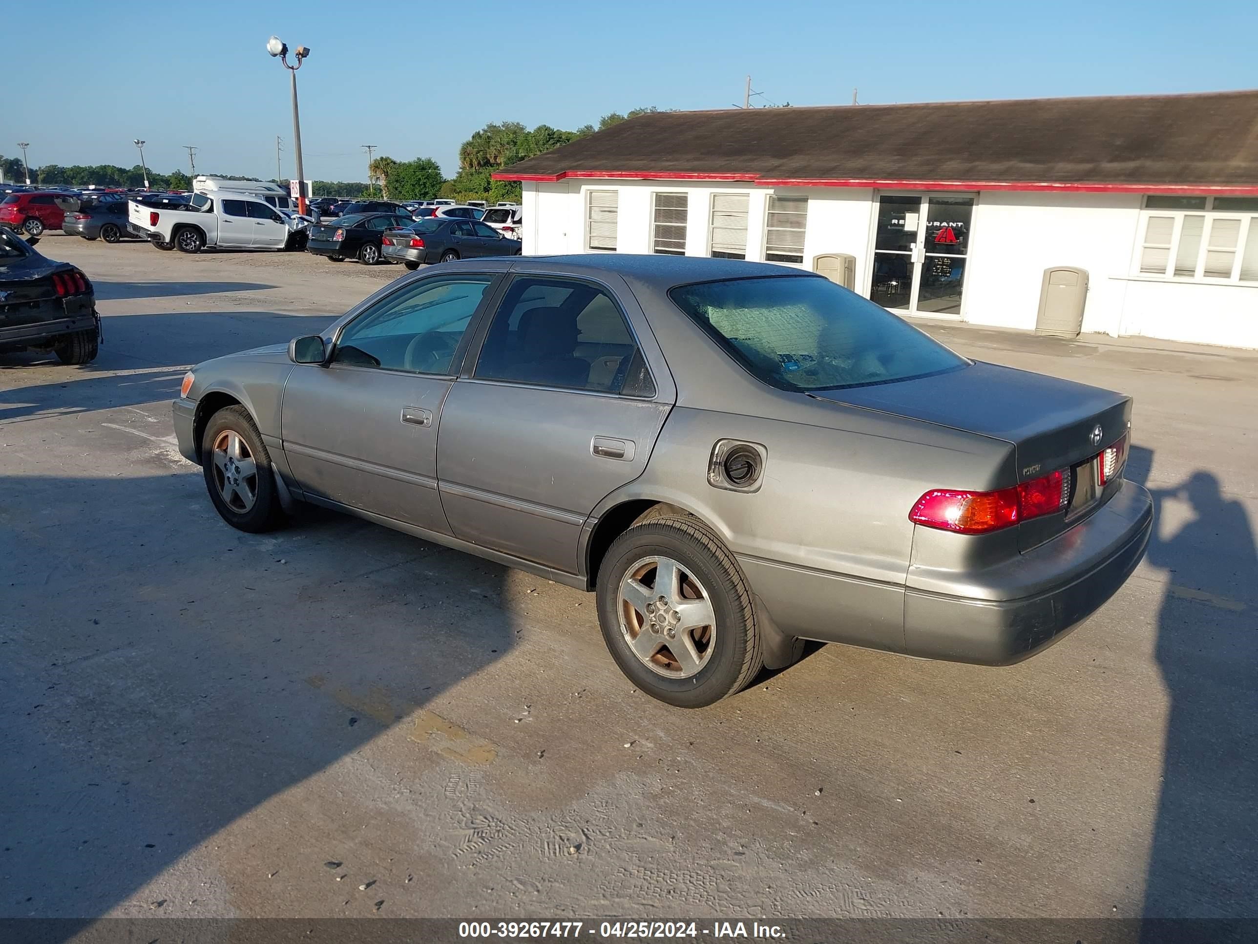 Photo 2 VIN: JT2BG22KX10559936 - TOYOTA CAMRY 