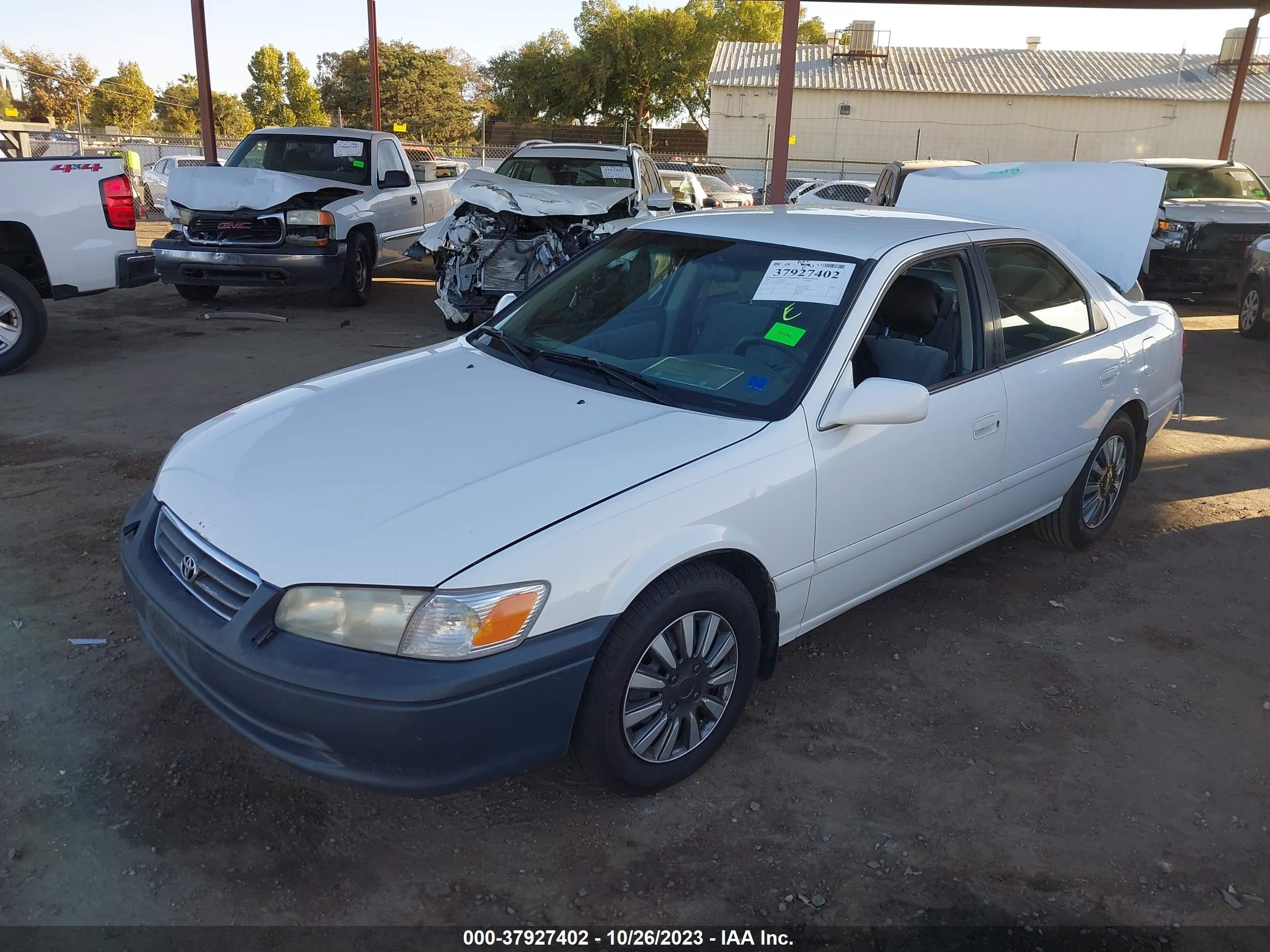 Photo 1 VIN: JT2BG22KX10606138 - TOYOTA CAMRY 