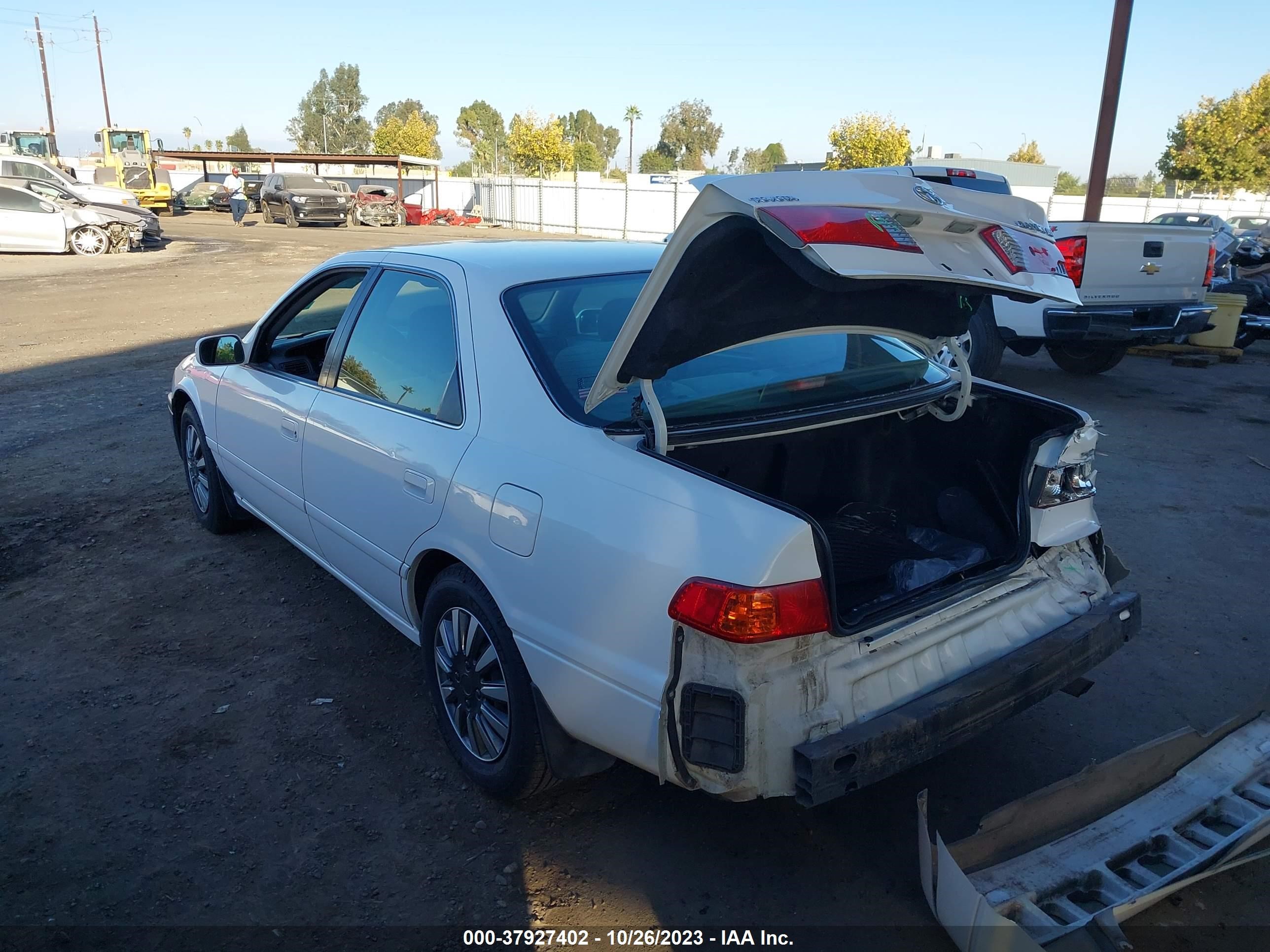 Photo 2 VIN: JT2BG22KX10606138 - TOYOTA CAMRY 