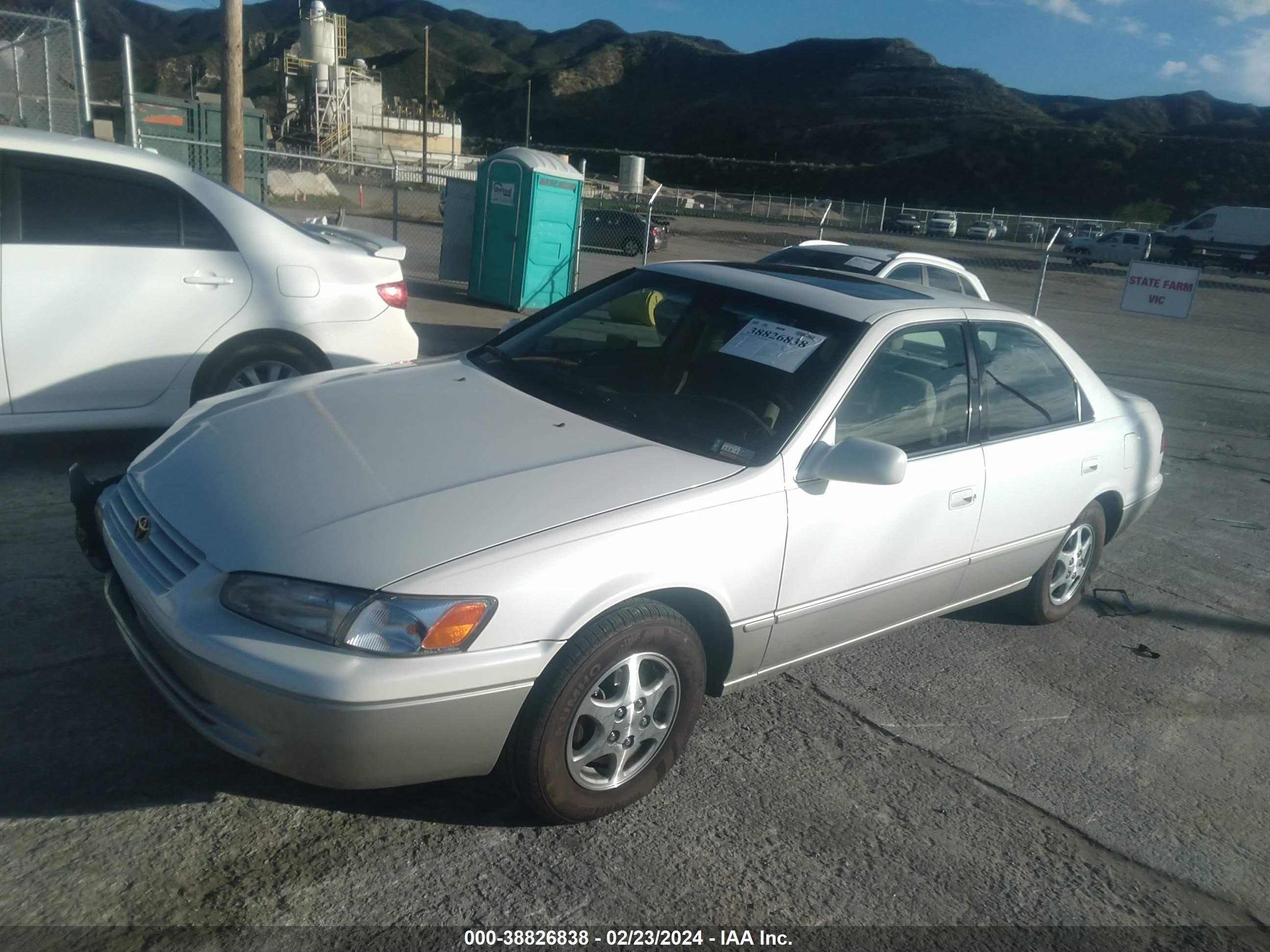 Photo 1 VIN: JT2BG22KXX0332836 - TOYOTA CAMRY 