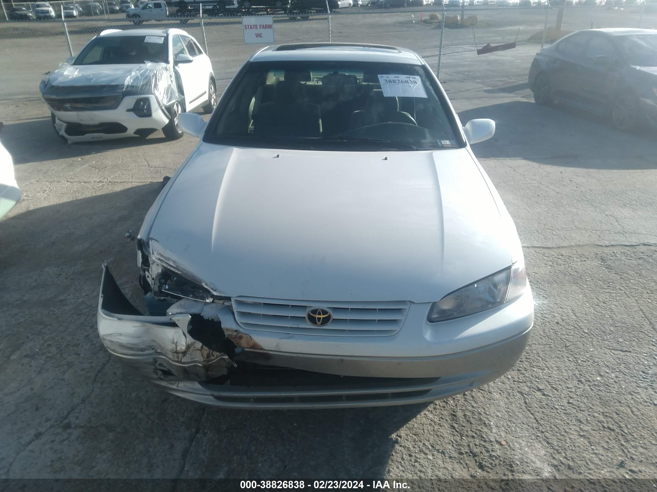 Photo 11 VIN: JT2BG22KXX0332836 - TOYOTA CAMRY 