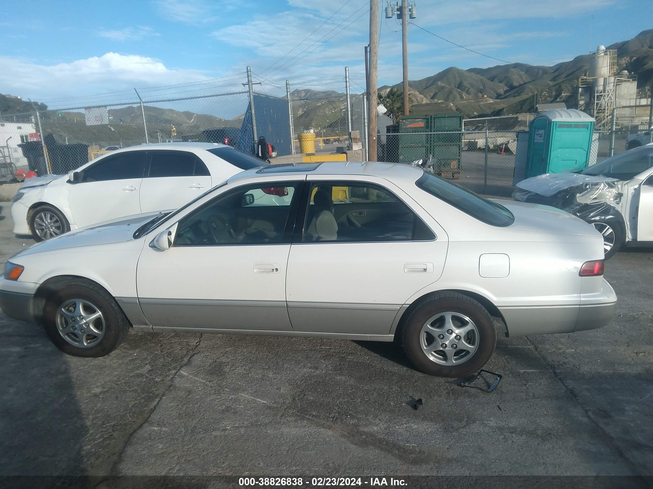 Photo 13 VIN: JT2BG22KXX0332836 - TOYOTA CAMRY 