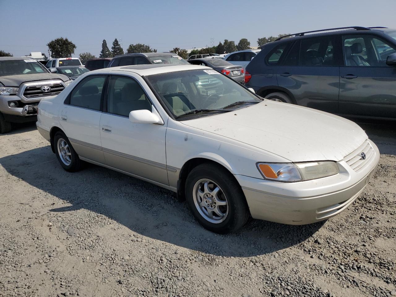 Photo 3 VIN: JT2BG28K1X0359706 - TOYOTA CAMRY 