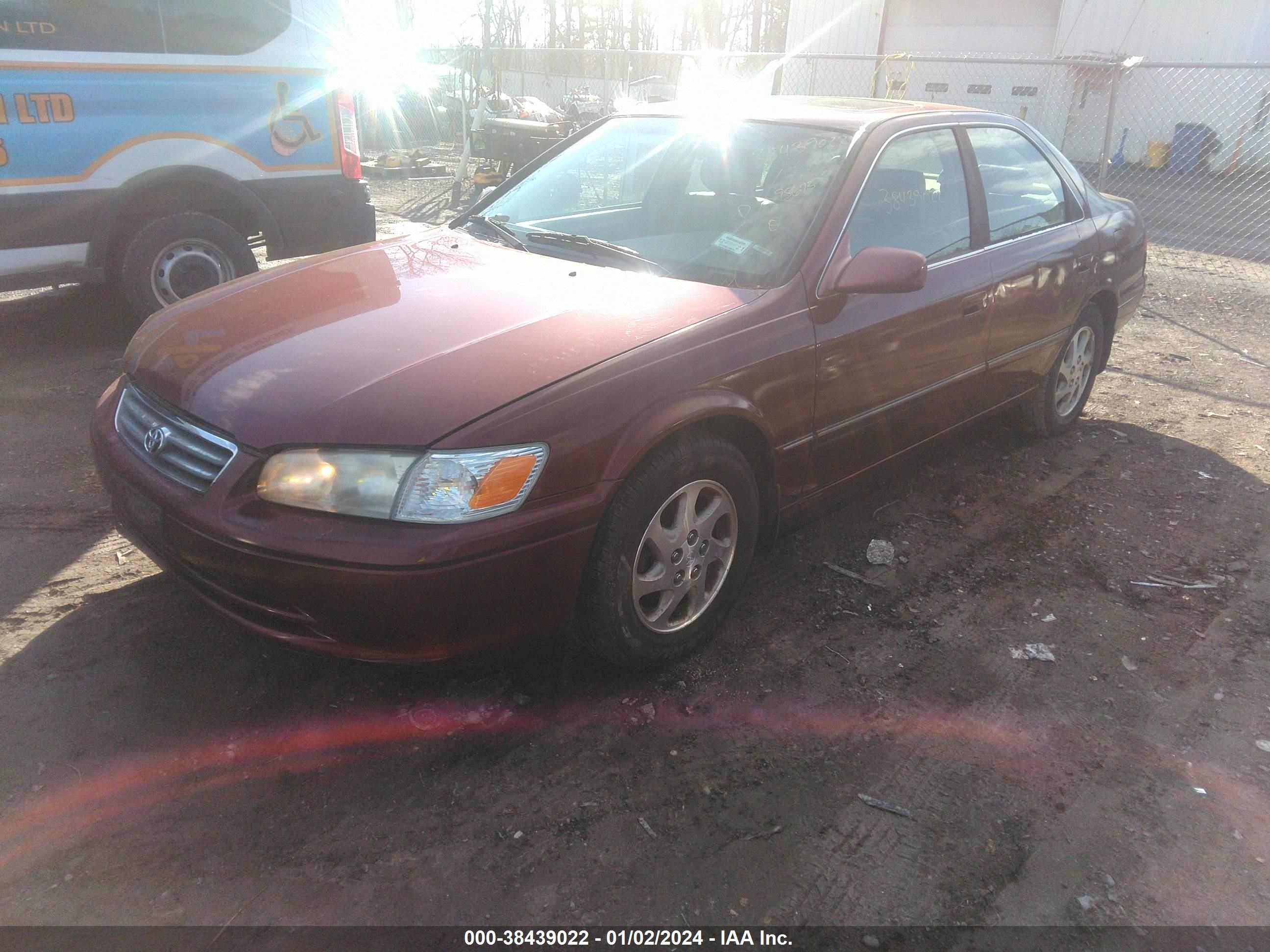 Photo 1 VIN: JT2BG28K3Y0444886 - TOYOTA CAMRY 