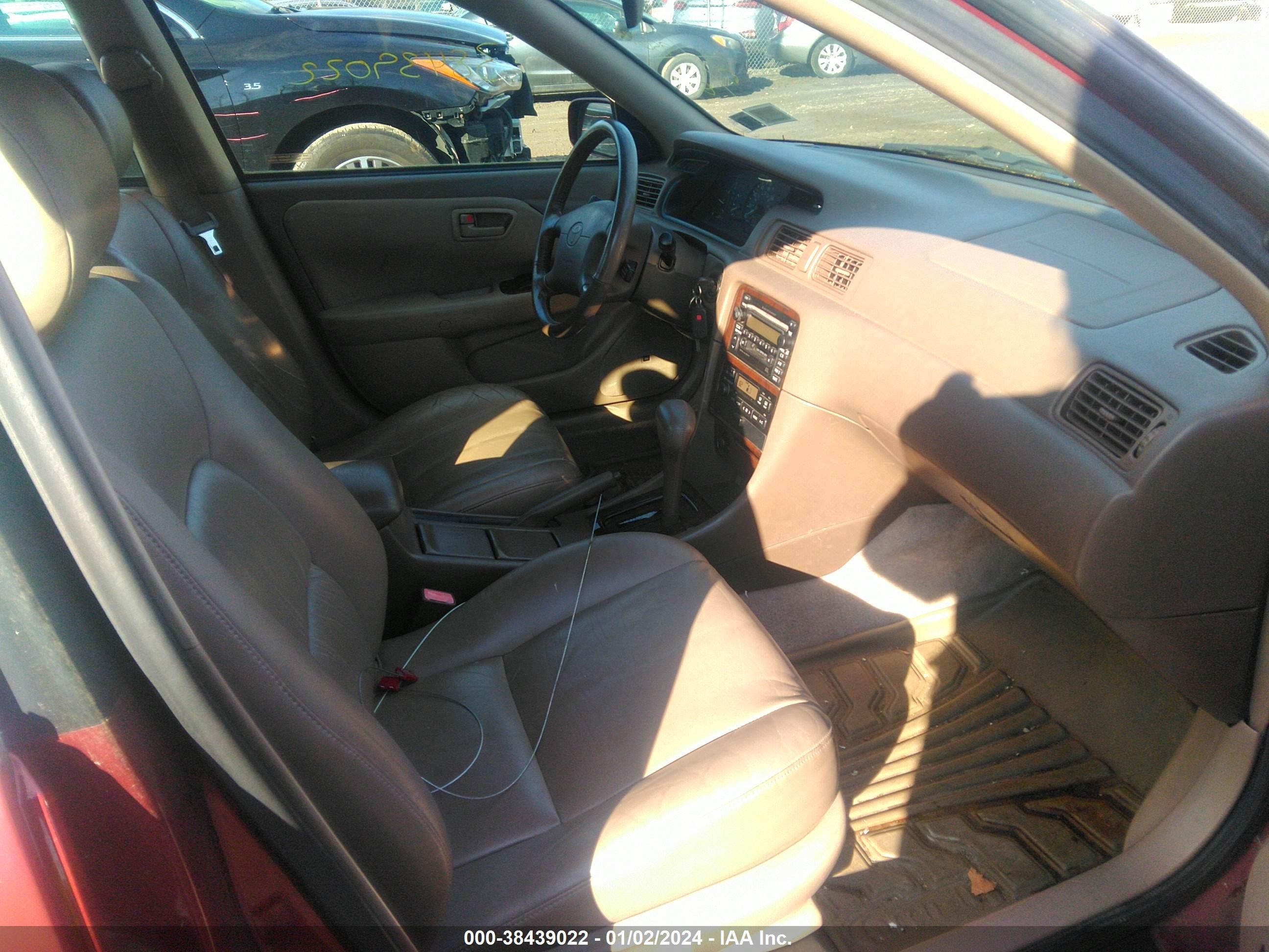 Photo 4 VIN: JT2BG28K3Y0444886 - TOYOTA CAMRY 