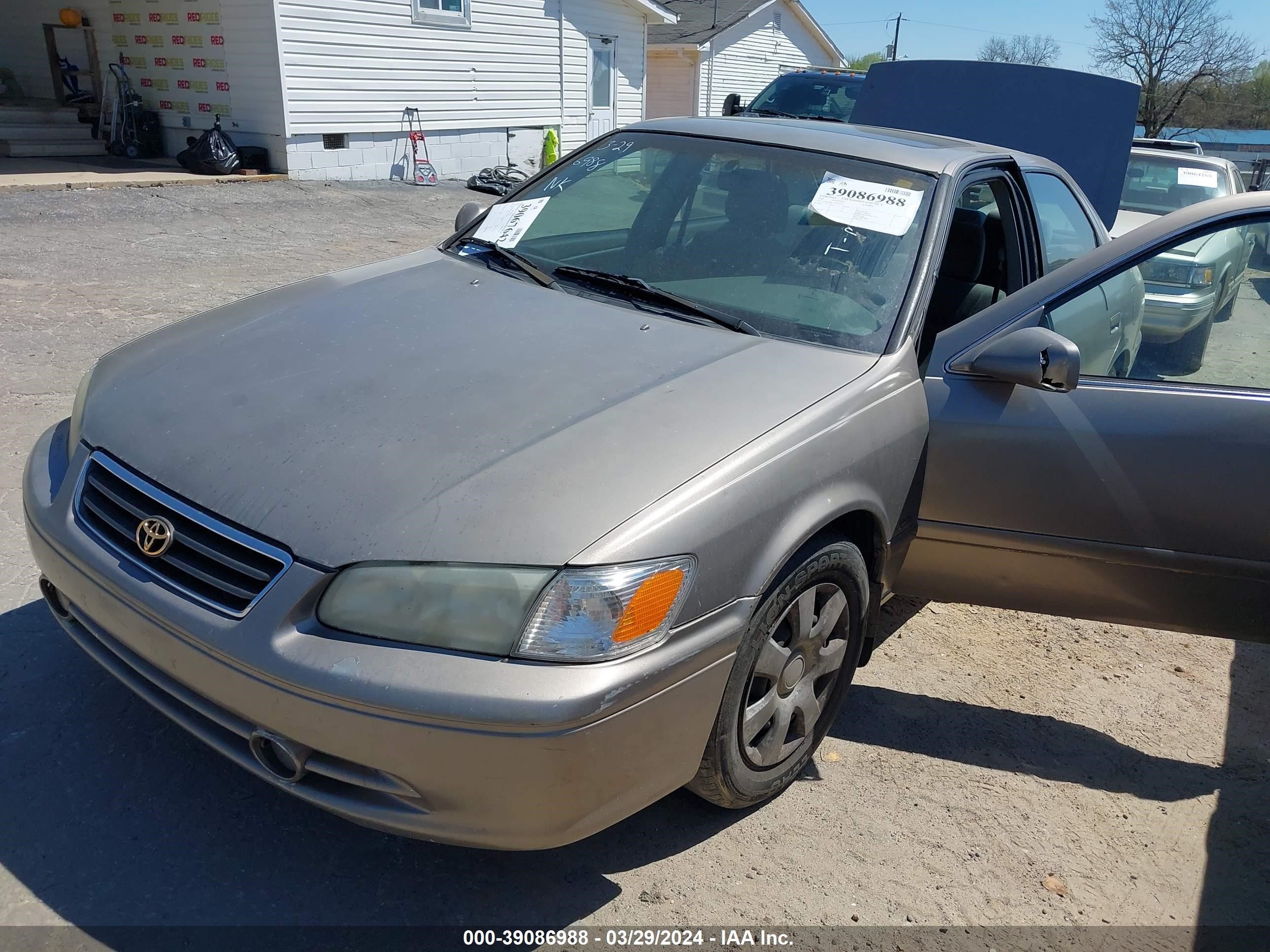 Photo 1 VIN: JT2BG28K510553677 - TOYOTA CAMRY 