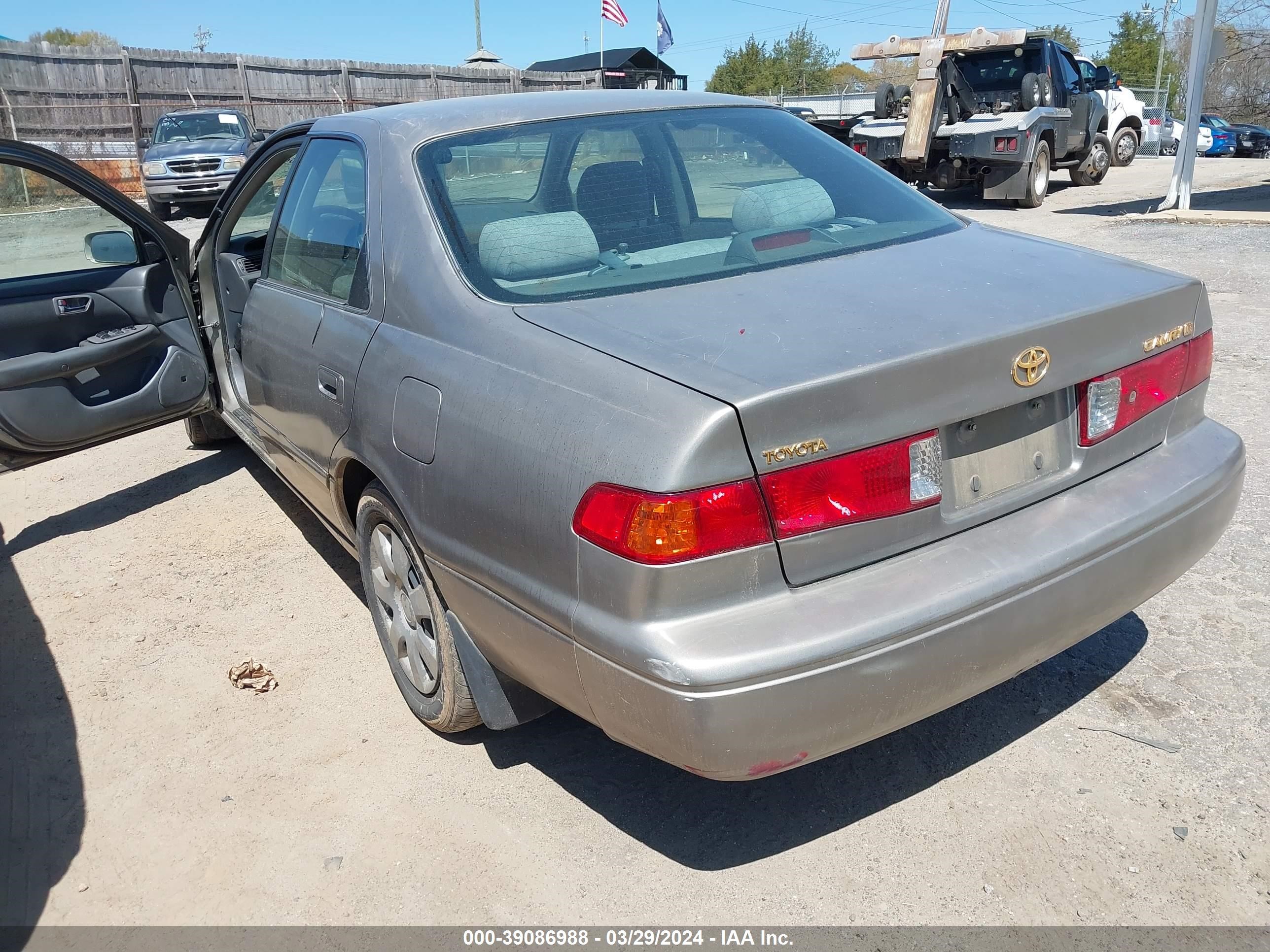 Photo 2 VIN: JT2BG28K510553677 - TOYOTA CAMRY 