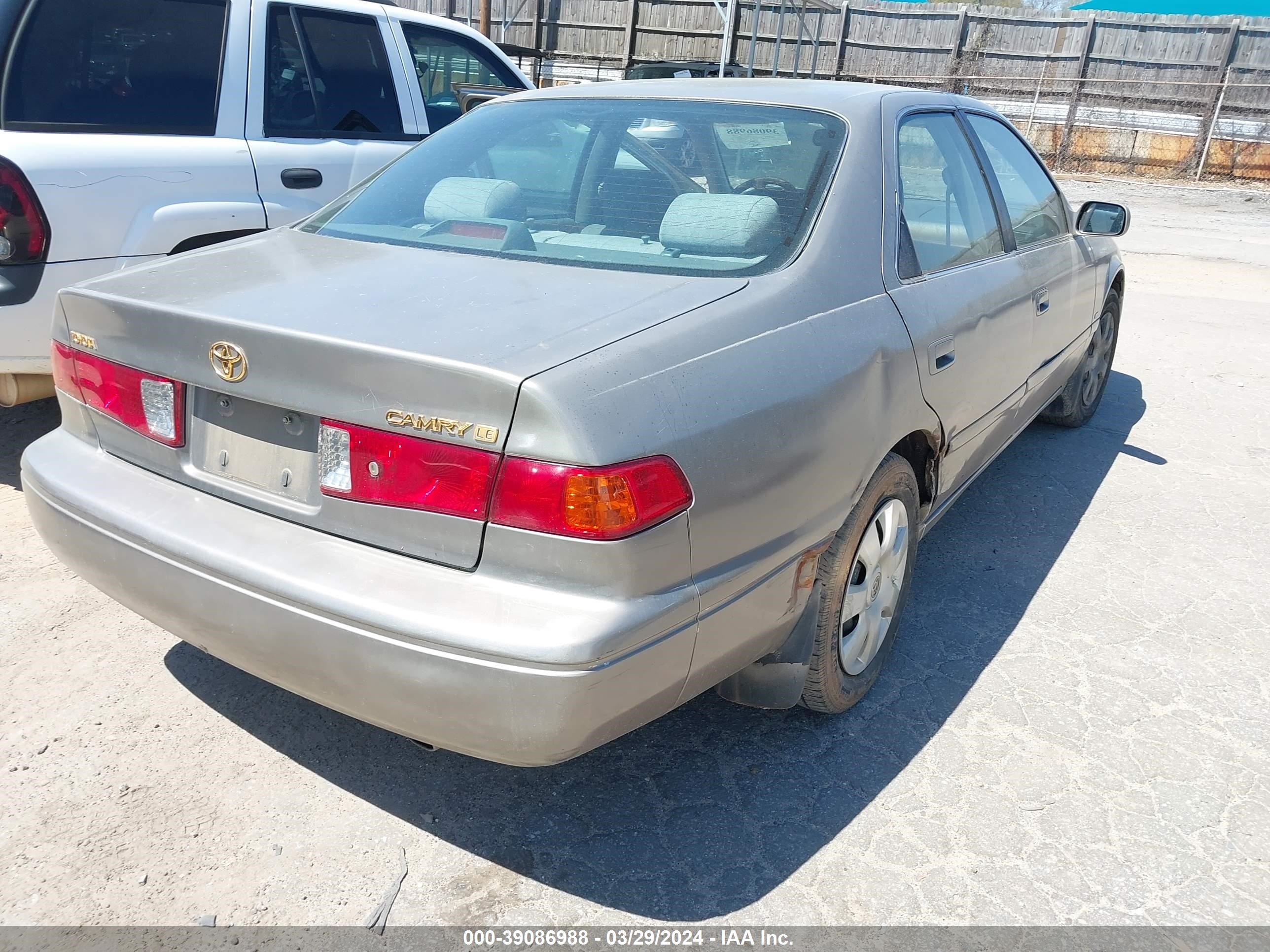 Photo 3 VIN: JT2BG28K510553677 - TOYOTA CAMRY 