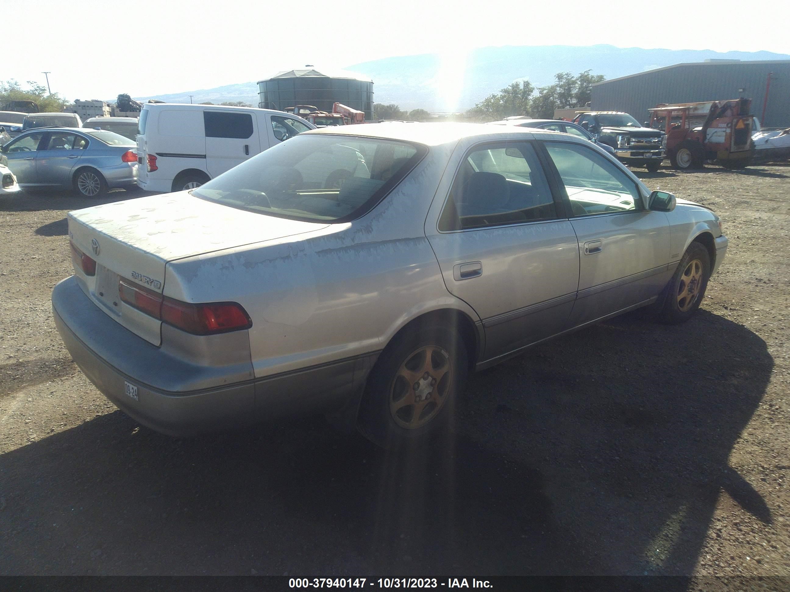 Photo 3 VIN: JT2BG28K5X0361927 - TOYOTA CAMRY 