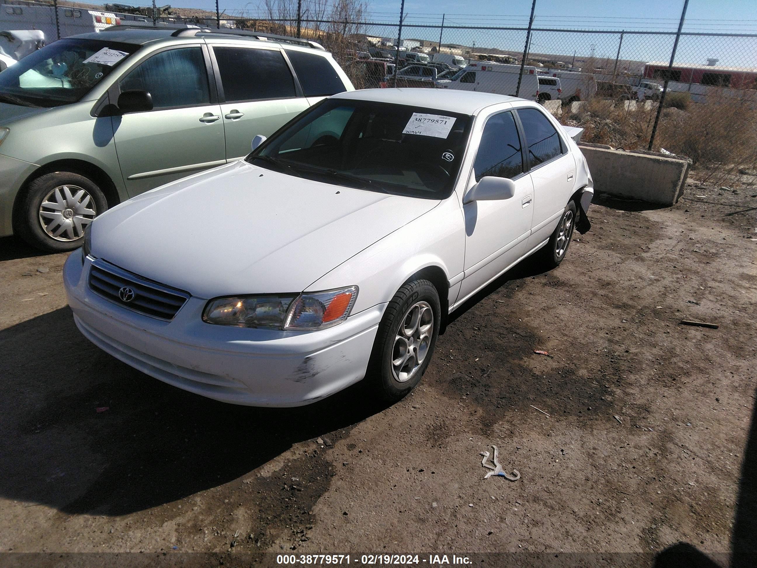 Photo 1 VIN: JT2BG28K6Y0388278 - TOYOTA CAMRY 