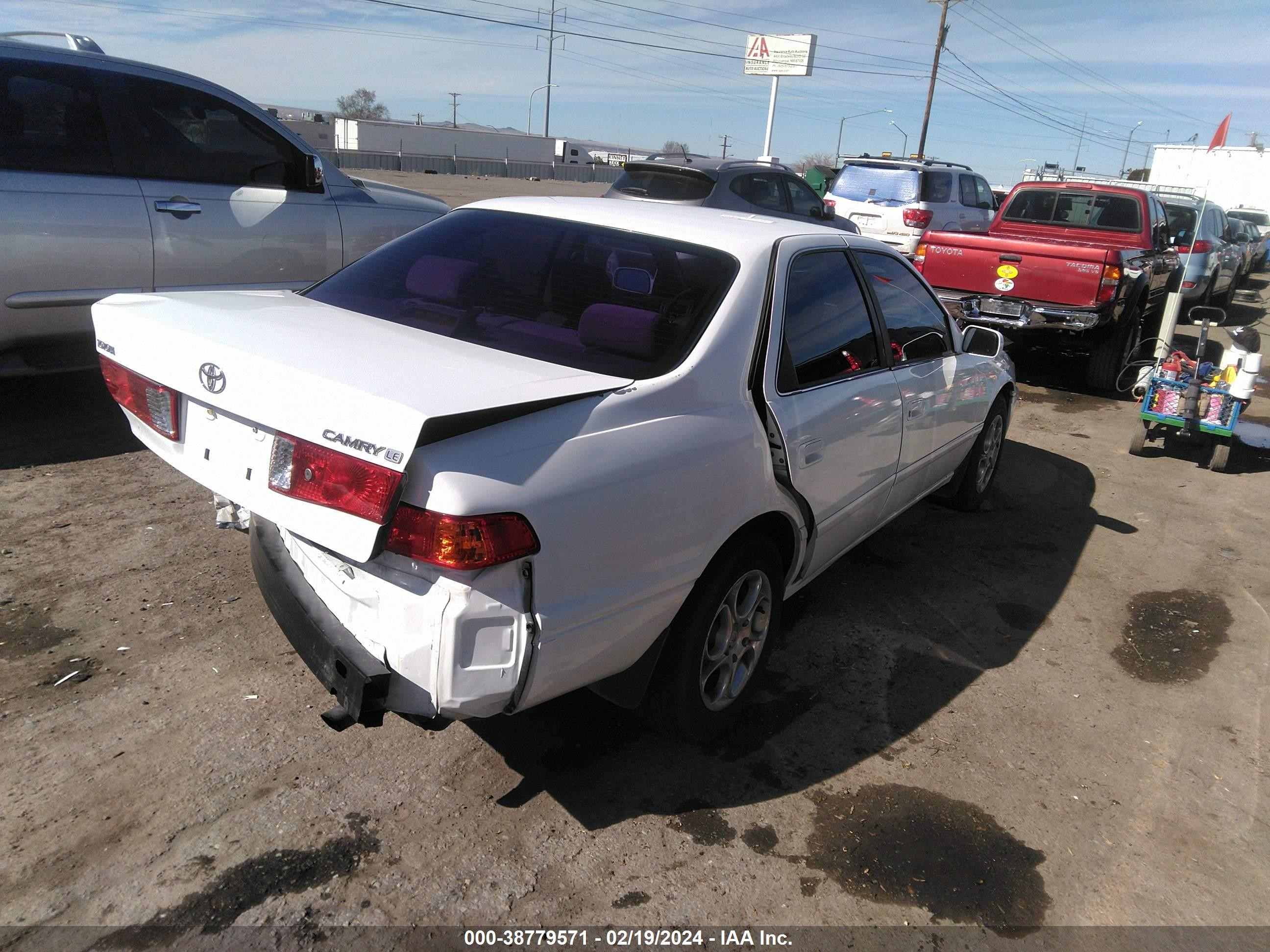 Photo 3 VIN: JT2BG28K6Y0388278 - TOYOTA CAMRY 