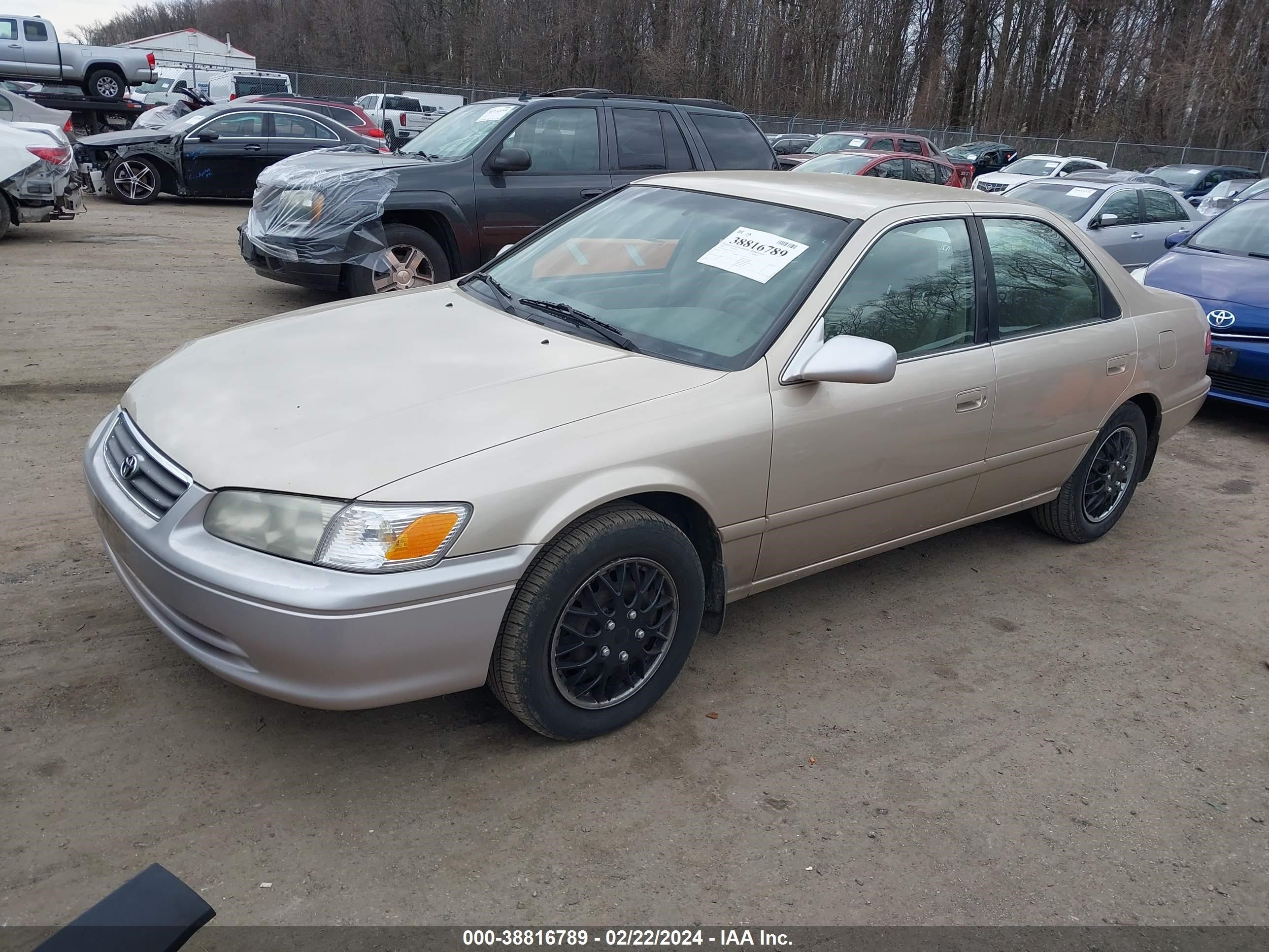 Photo 1 VIN: JT2BG28K7Y0511571 - TOYOTA CAMRY 