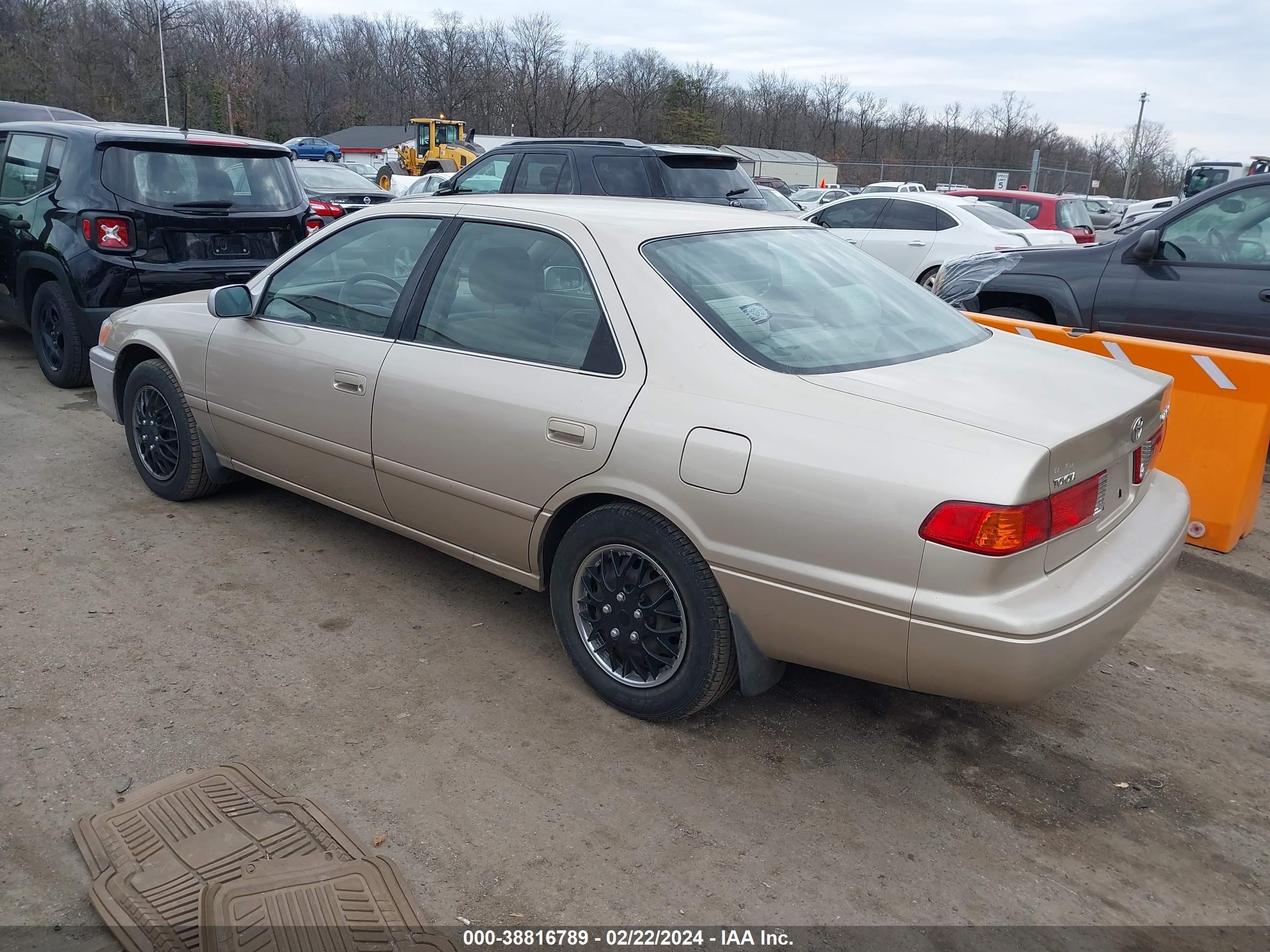 Photo 2 VIN: JT2BG28K7Y0511571 - TOYOTA CAMRY 