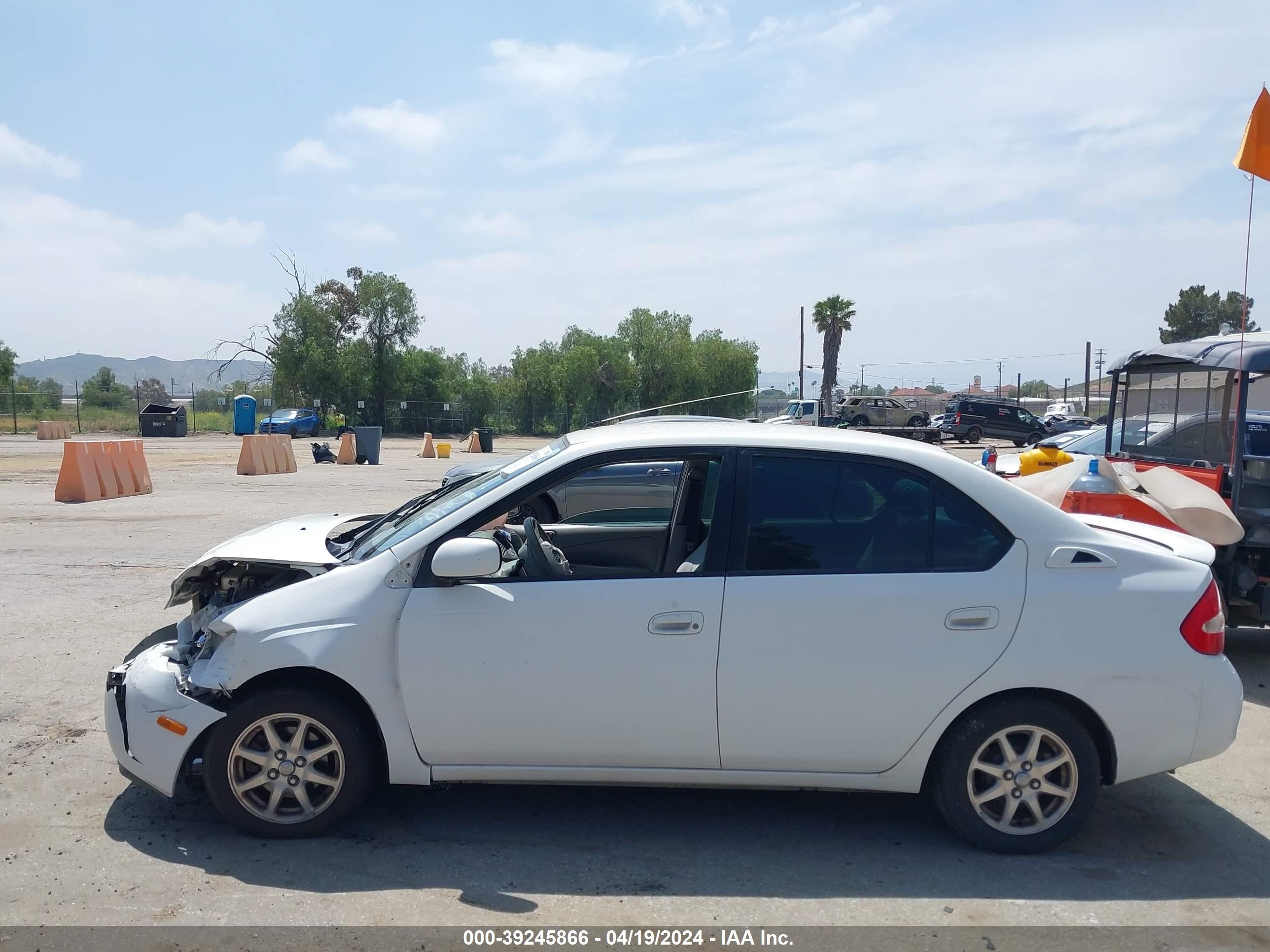 Photo 13 VIN: JT2BK12U610003066 - TOYOTA PRIUS 