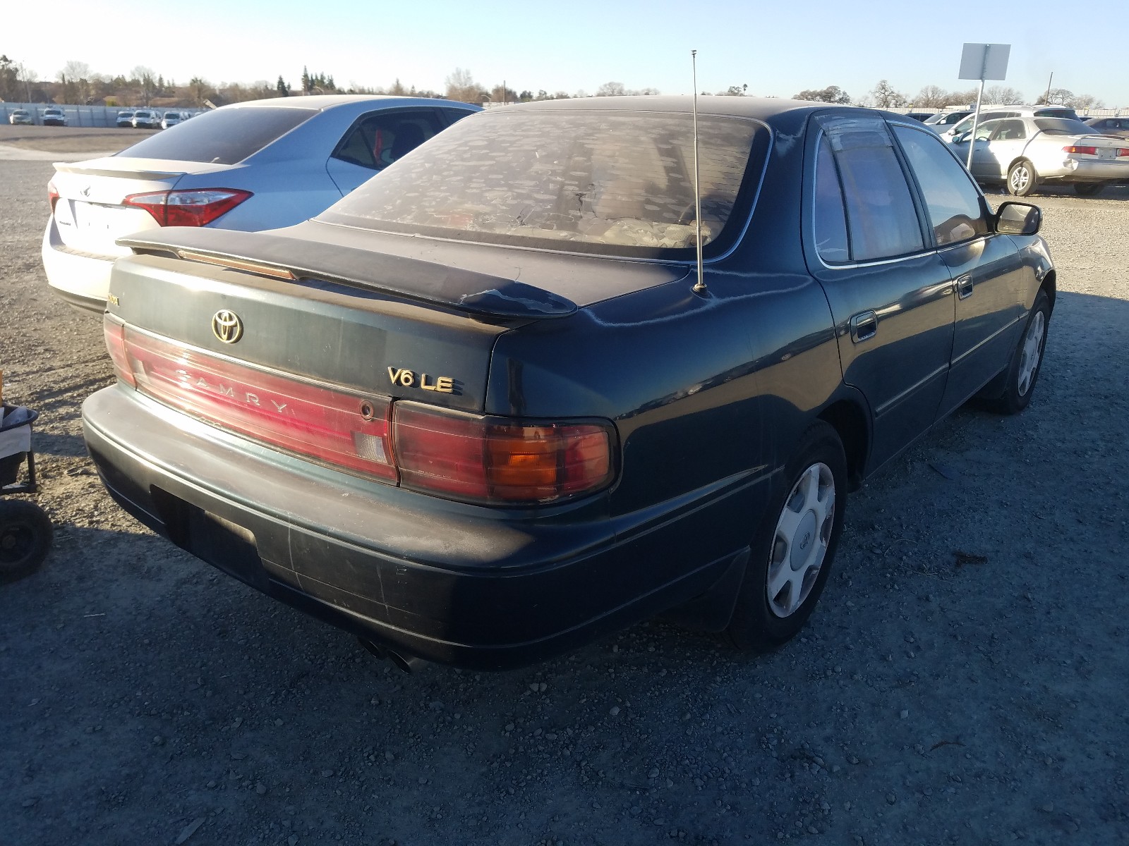 Photo 3 VIN: JT2GK12E0R0032024 - TOYOTA CAMRY 